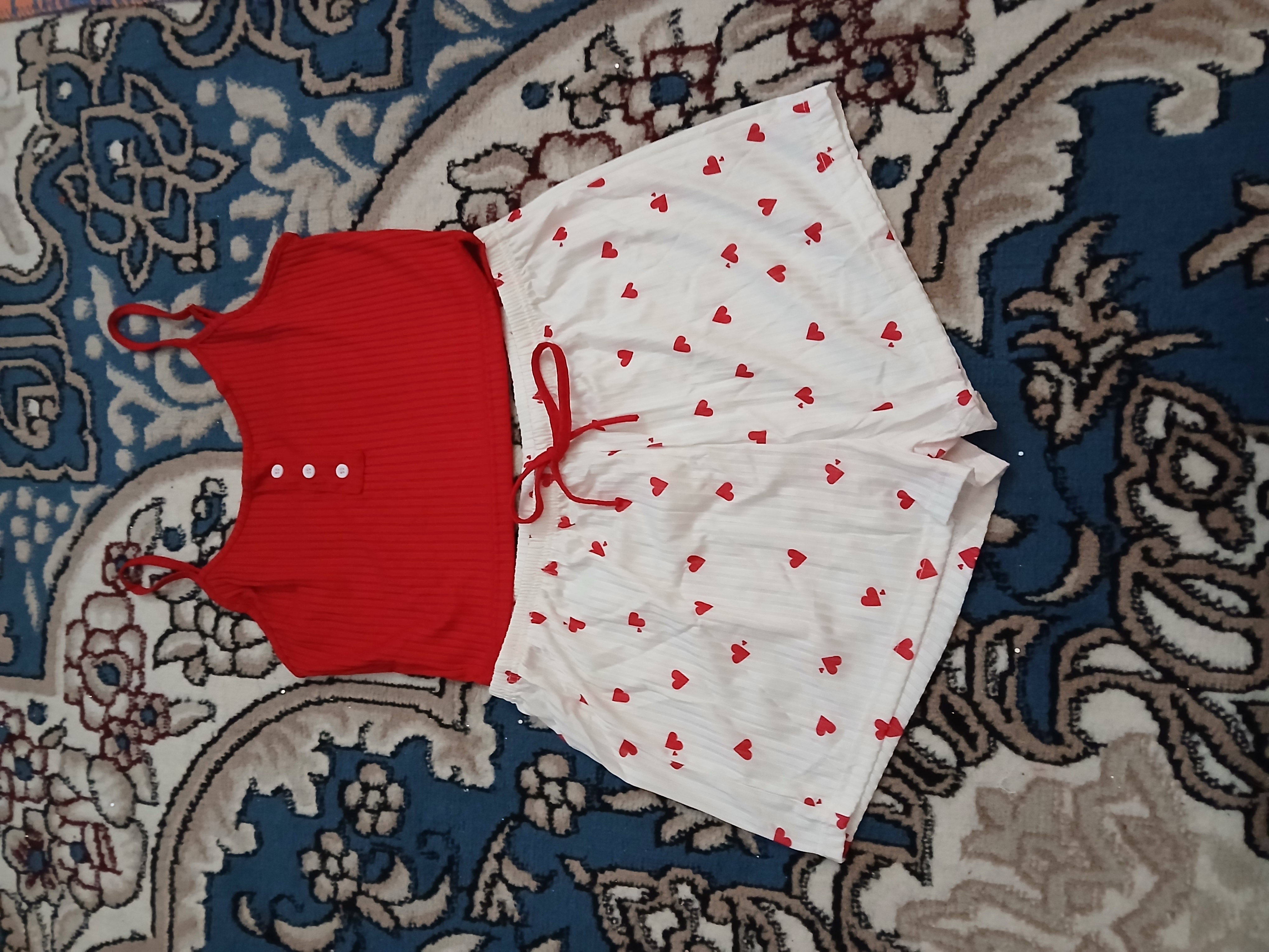 Pijama ayollar uchun 3x1, ayollar uy kiyimi to‘plami, gulli troyka – top, shim va shortik