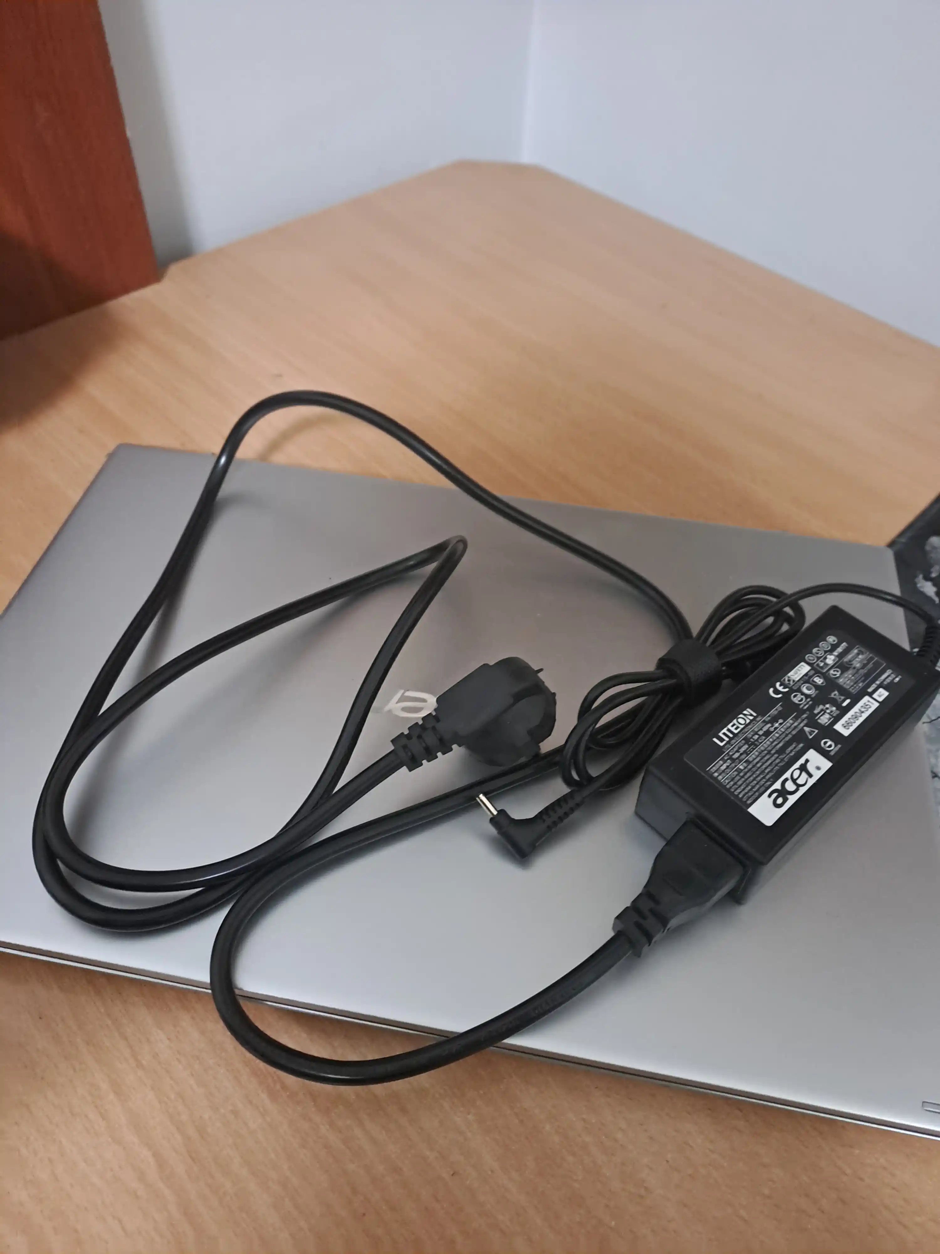 Зарядка для ноутбука Acer 19V 3.42A 65W, блок питания, маленький конец