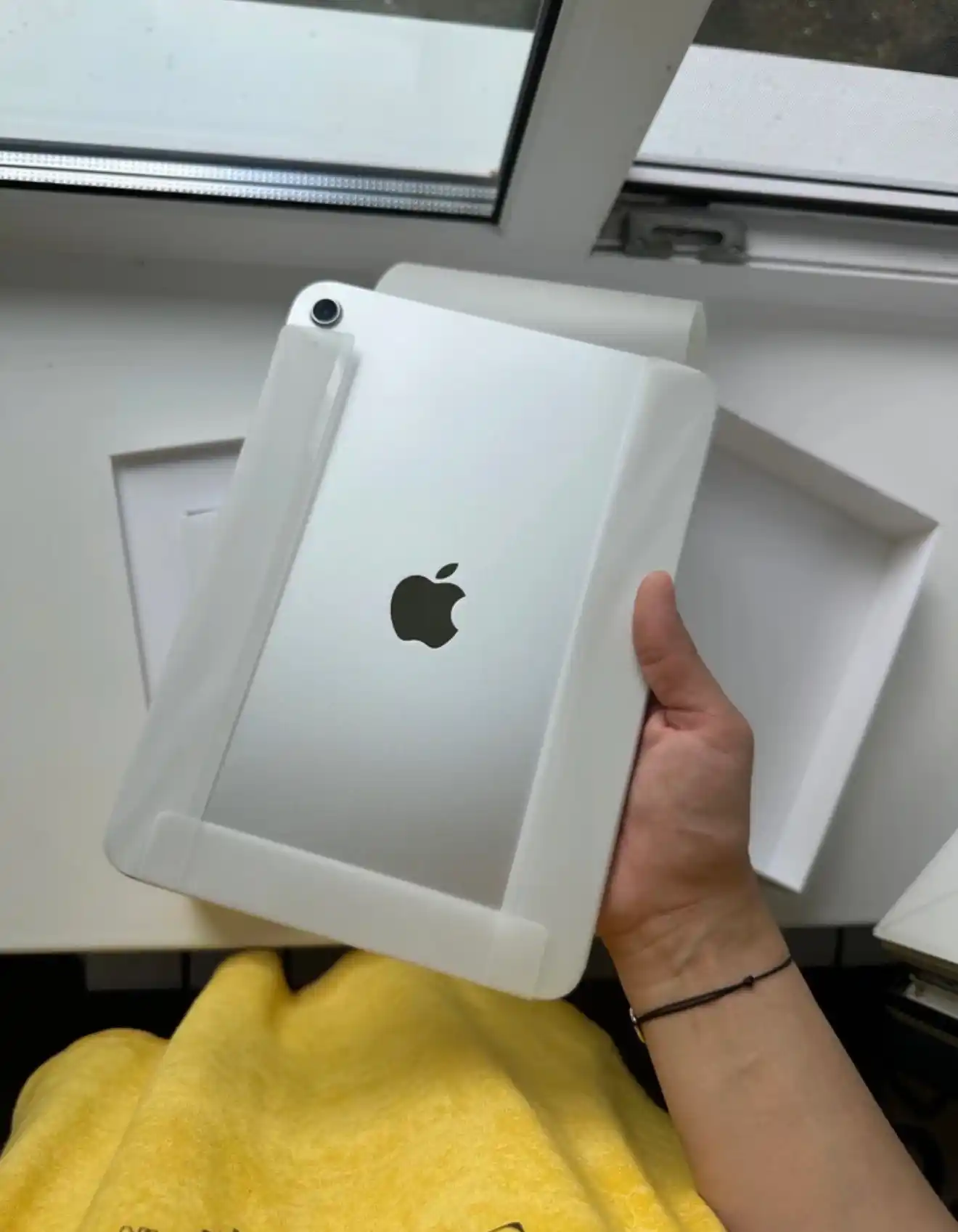 Planshet Apple iPad 11 2025, 128/256 GB, Wi-Fi / 5G