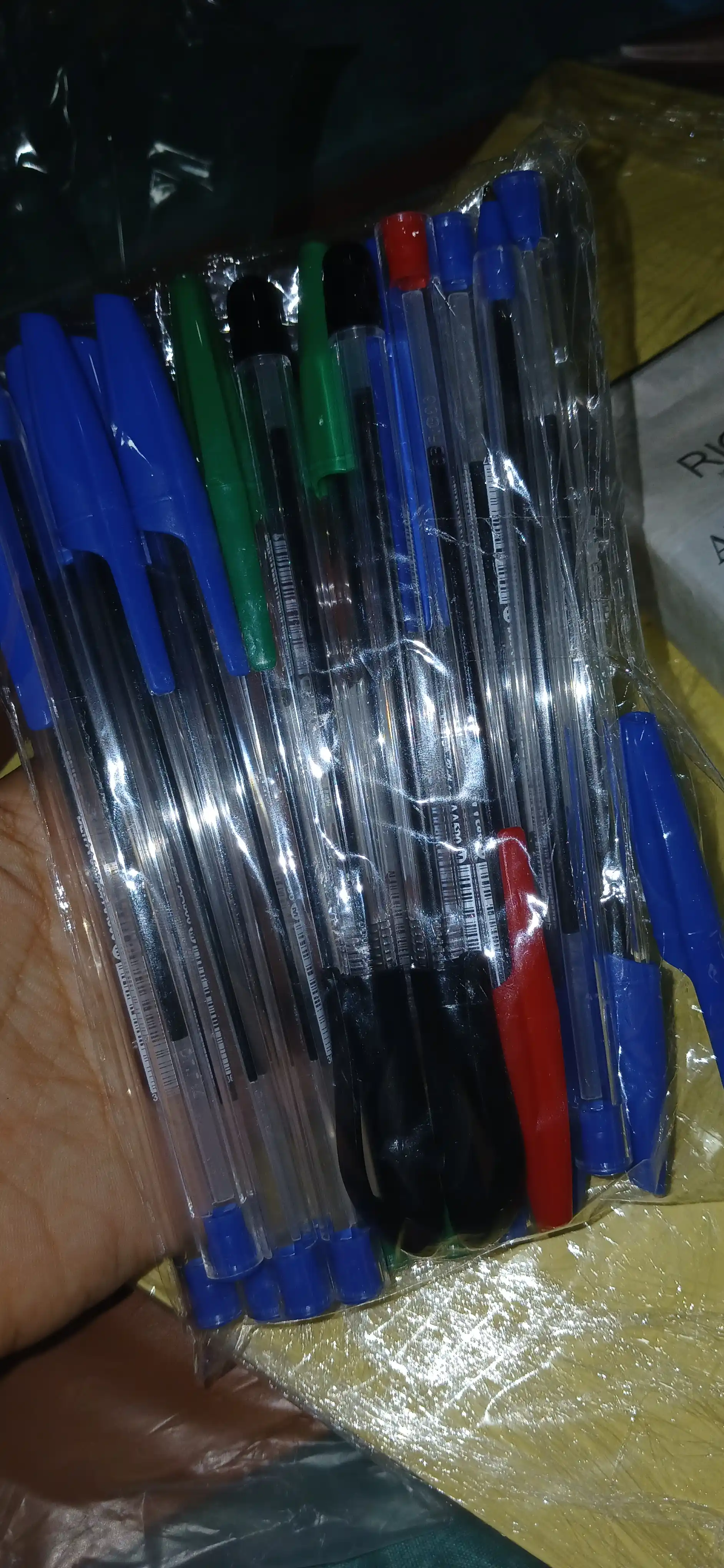 Шариковая ручка Beifa AA500-50B в упаковке 15 шт, 10 синих, 2 черных, 2 зеленых, 1 красная