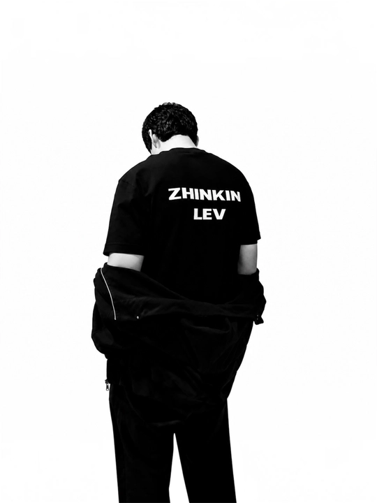 Erkaklar futbolkasi ZHINKIN LEV Jinkin Lev, qora, oversize