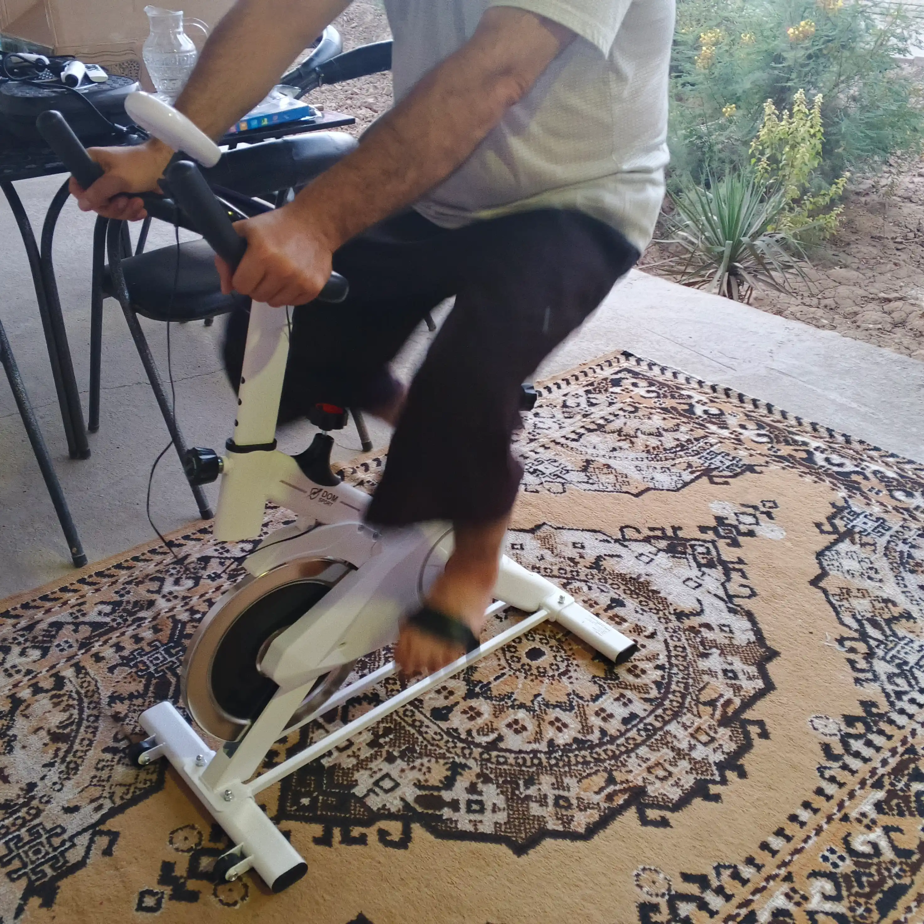 FIDGO uy uchun velotrenajyor, spin-bayk, displey va sozlanadigan o‘rindiq bilan