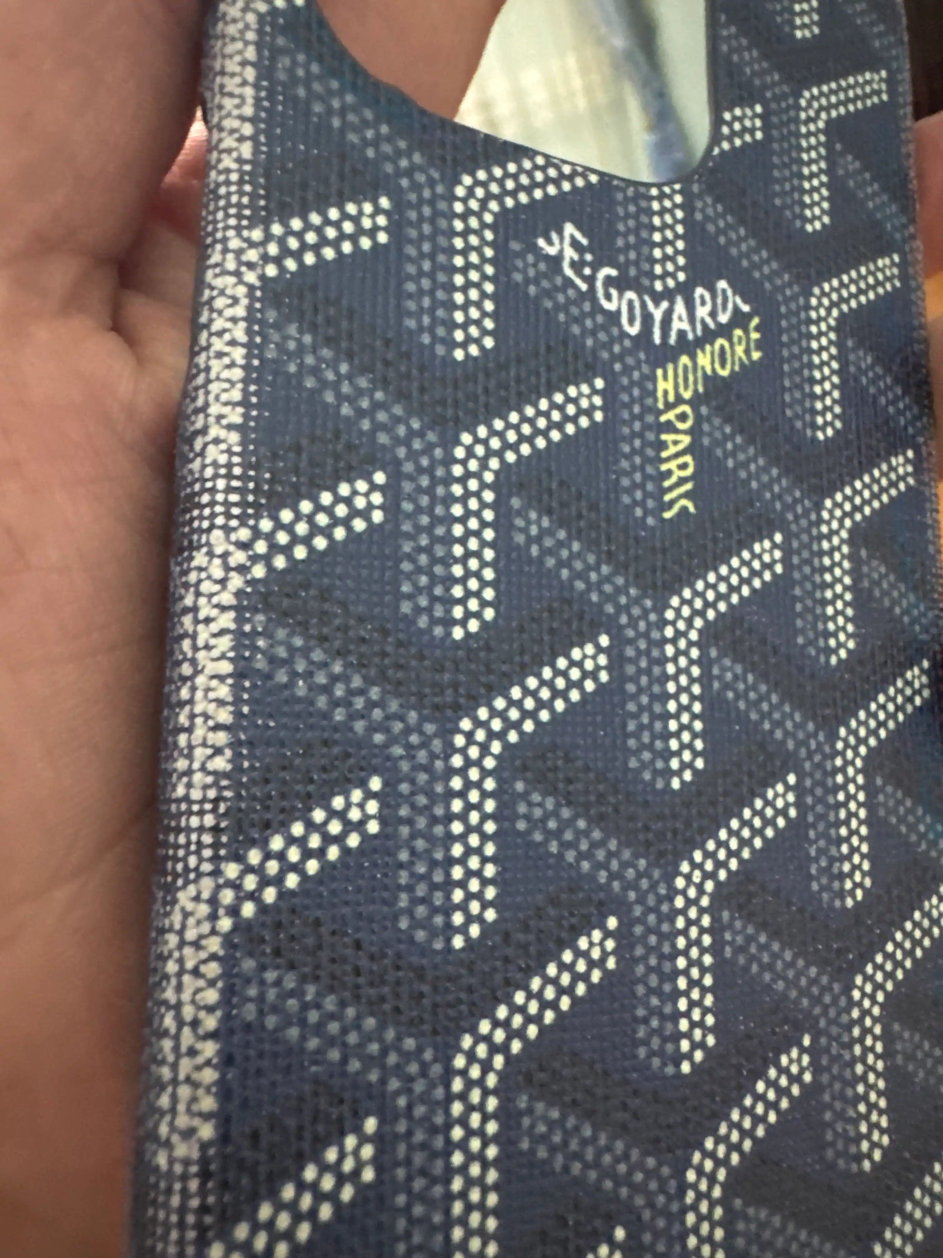 Чехол для iPhone с текстурой Goyard
