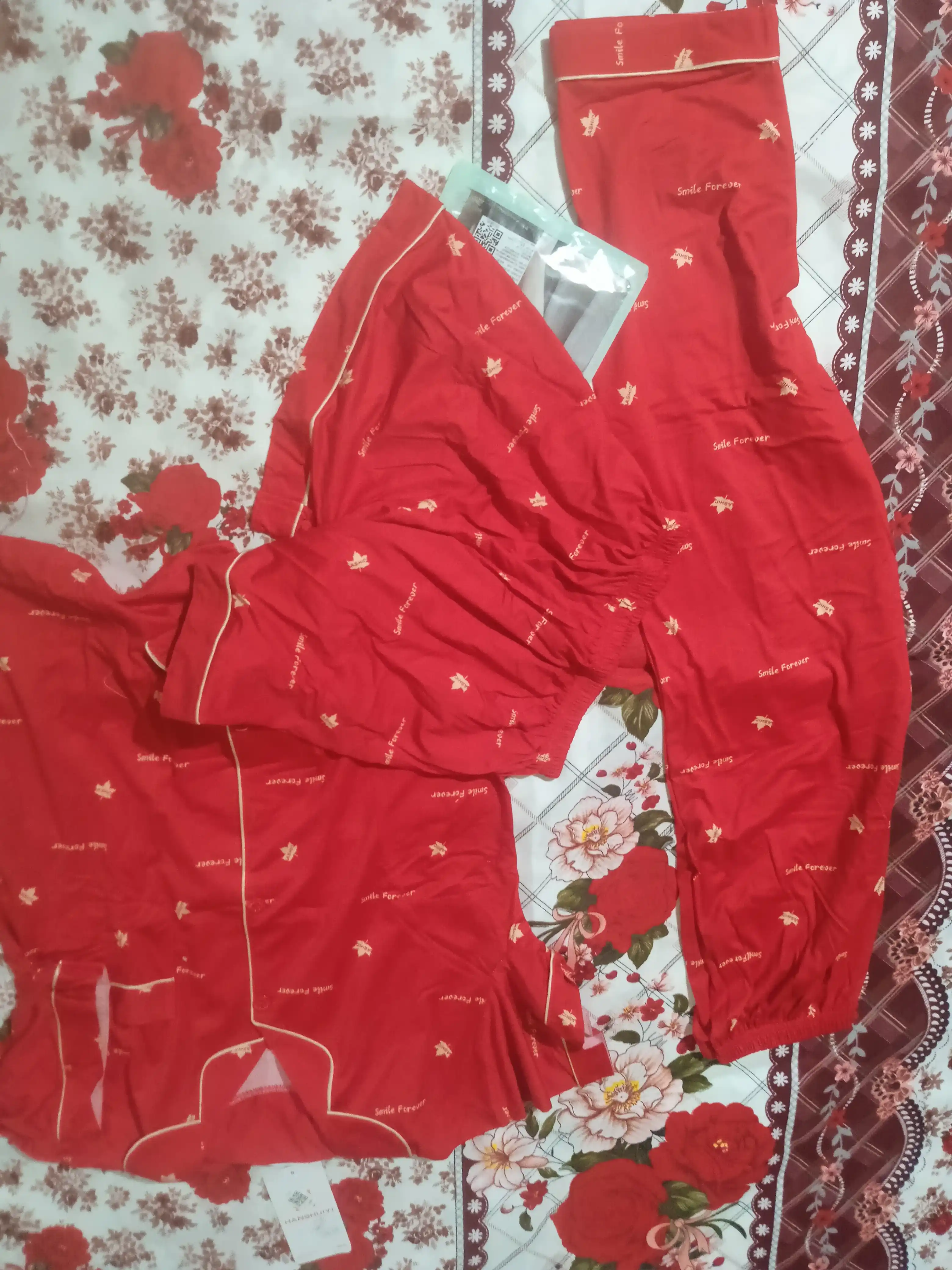 Женская пижама 3 в 1 из мягкой и приятной к телу полиэстеровой ткани + пеньюар в подарок