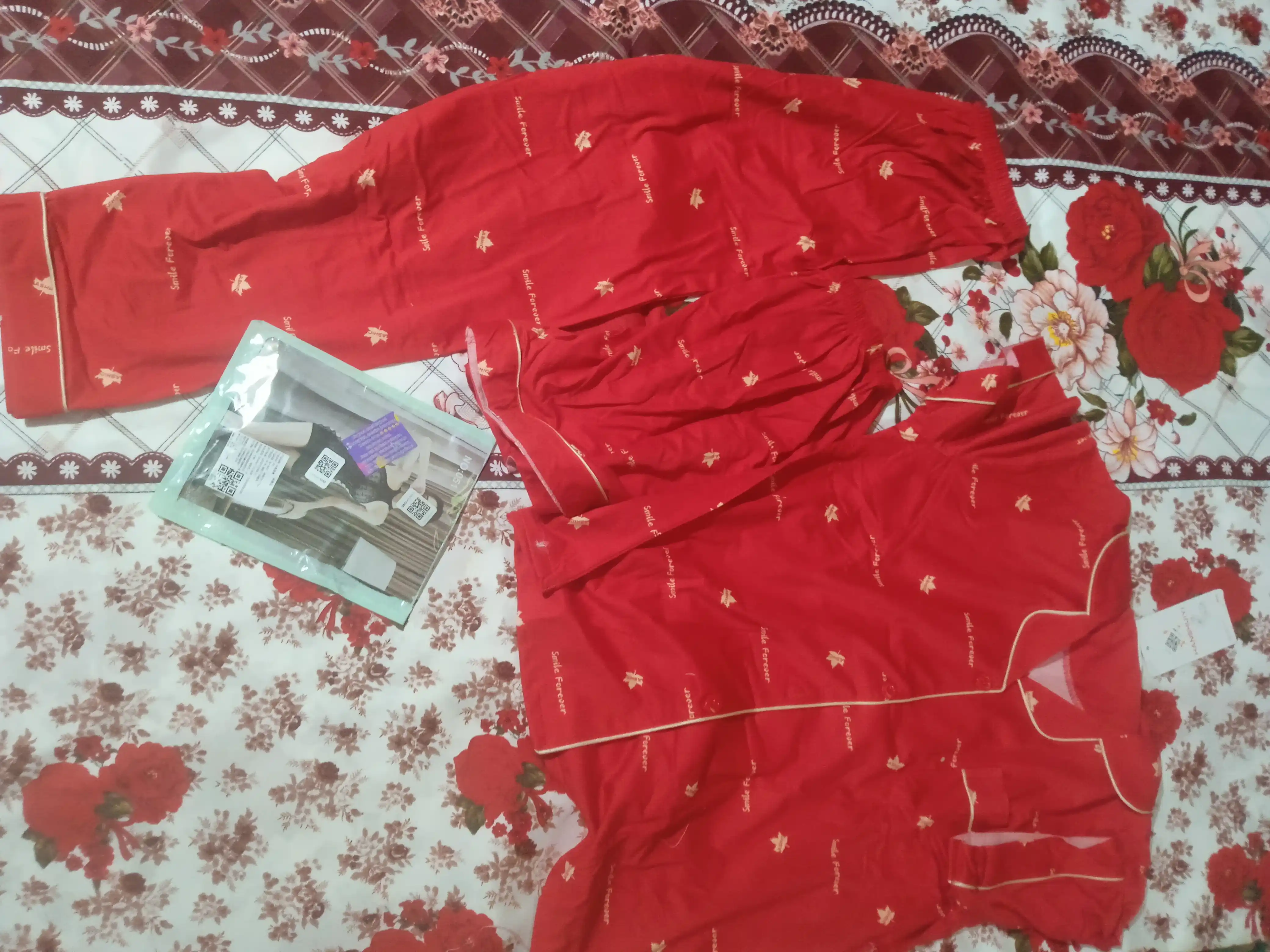Женская пижама 3 в 1 из мягкой и приятной к телу полиэстеровой ткани + пеньюар в подарок