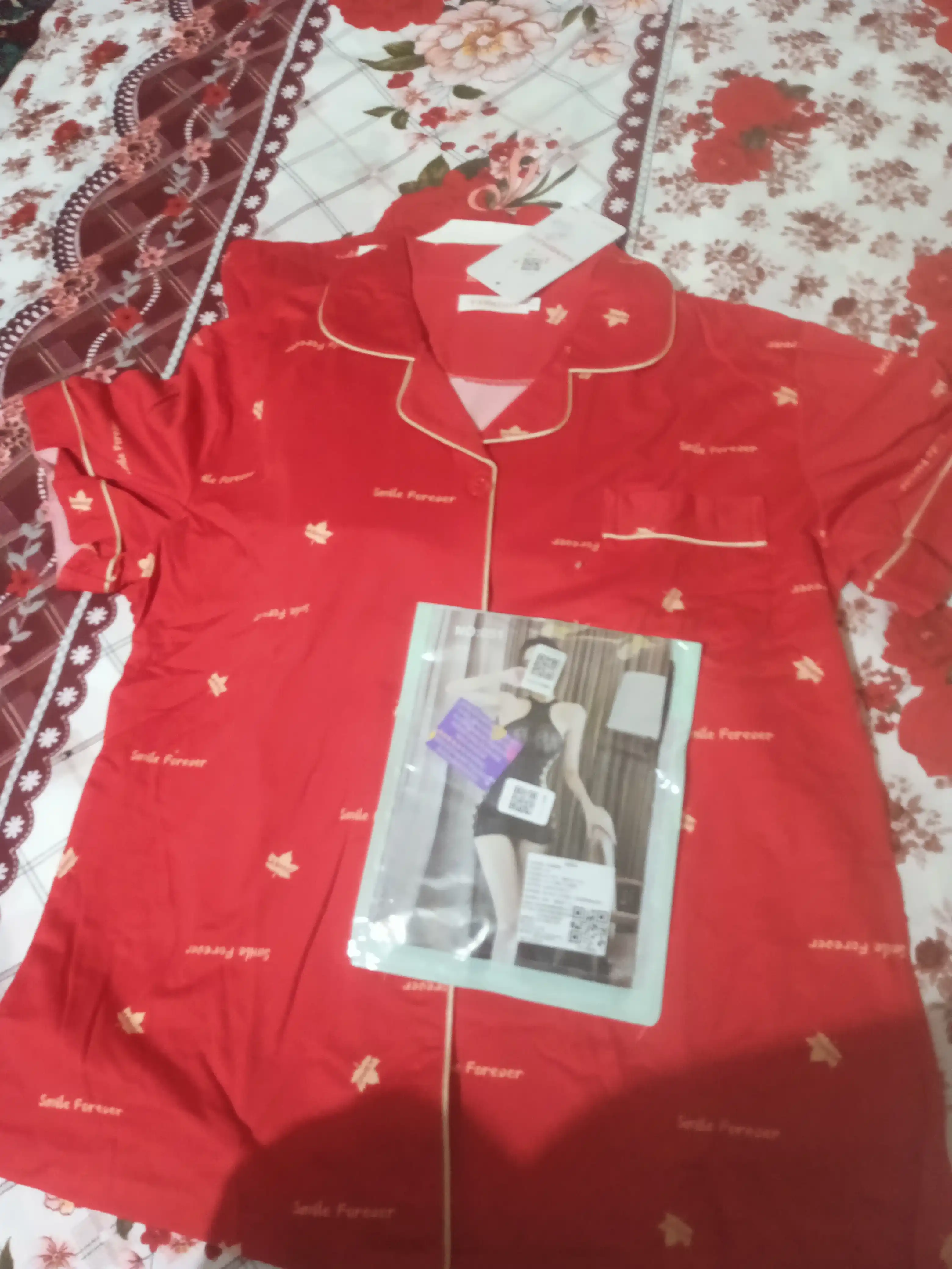 Женская пижама 3 в 1 из мягкой и приятной к телу полиэстеровой ткани + пеньюар в подарок