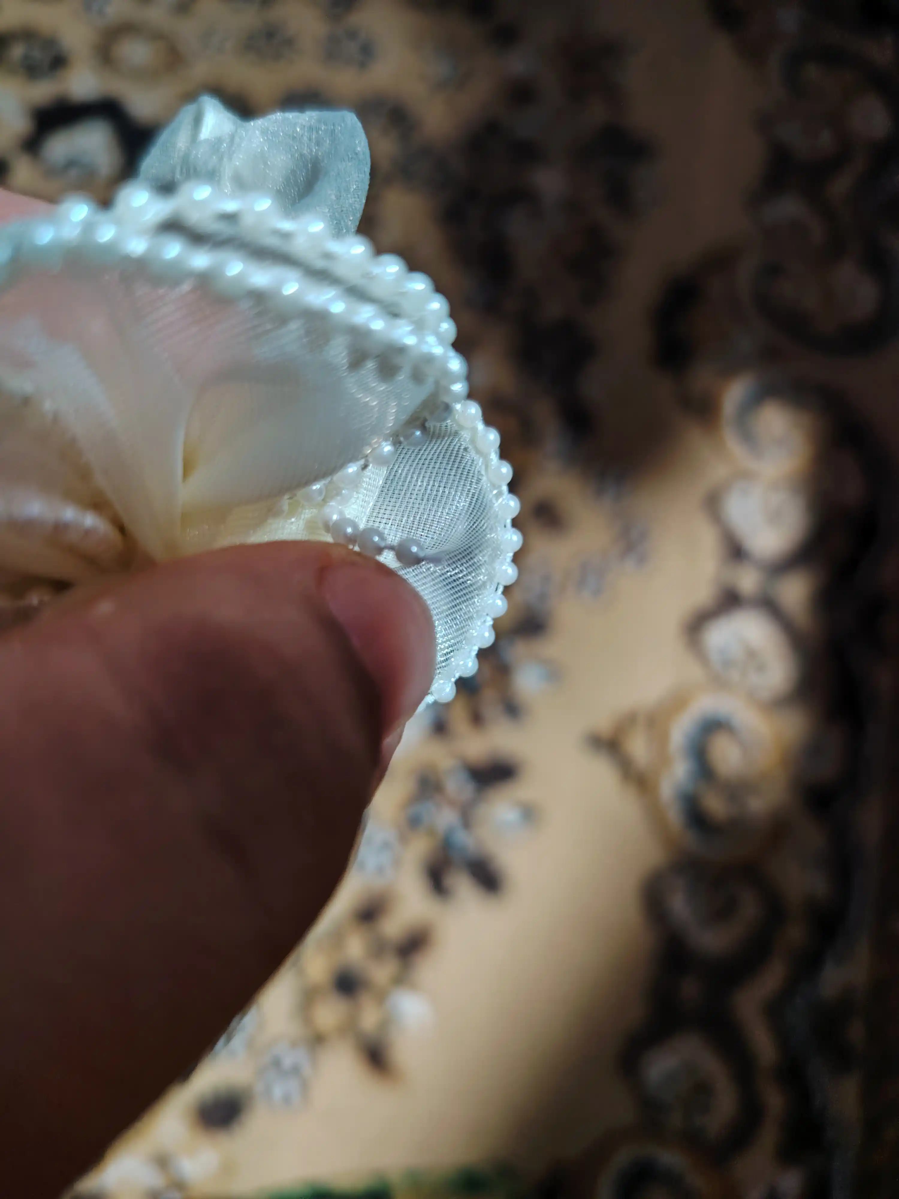 Soch ucun zakolka ,rezinka  juda elegant va zamonaviy ko‘rinish beradi