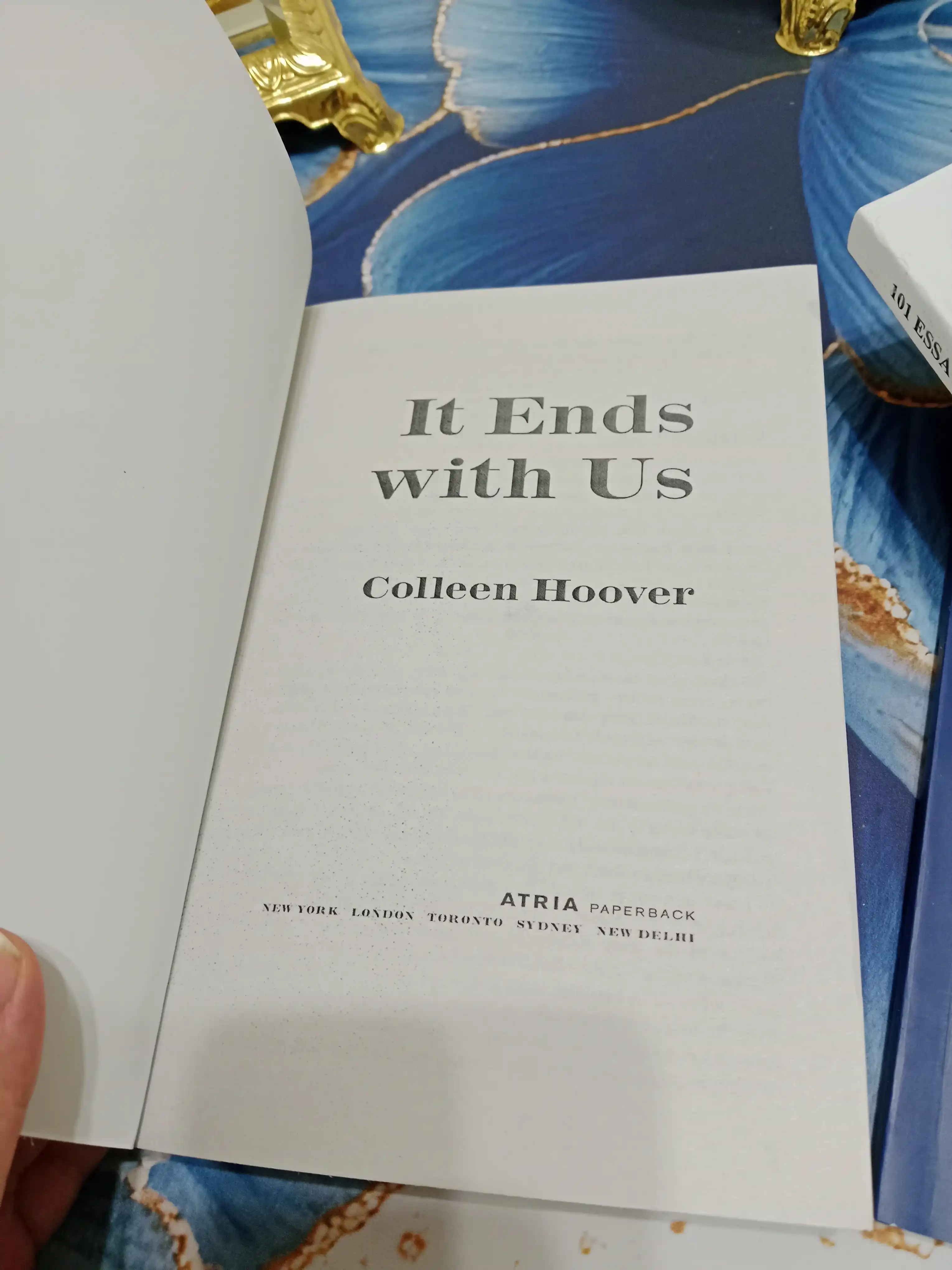 It Ends With Us, Сolleen Hoover, английский язык