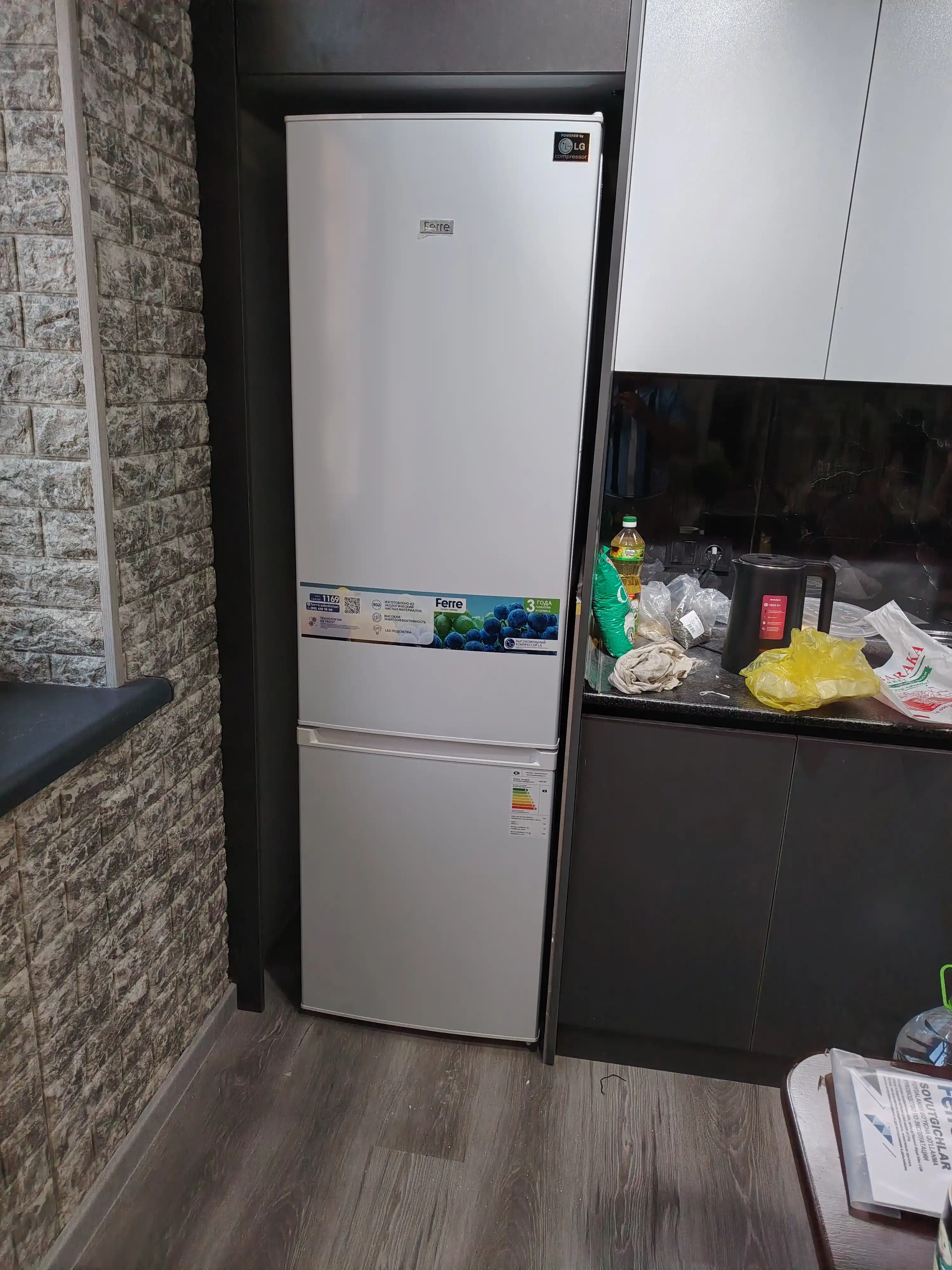 Sovutgich Ferre UCR 365: 290L, LG kompressor, A sinf, balandligi 189 sm, shovqinsiz 41 dB