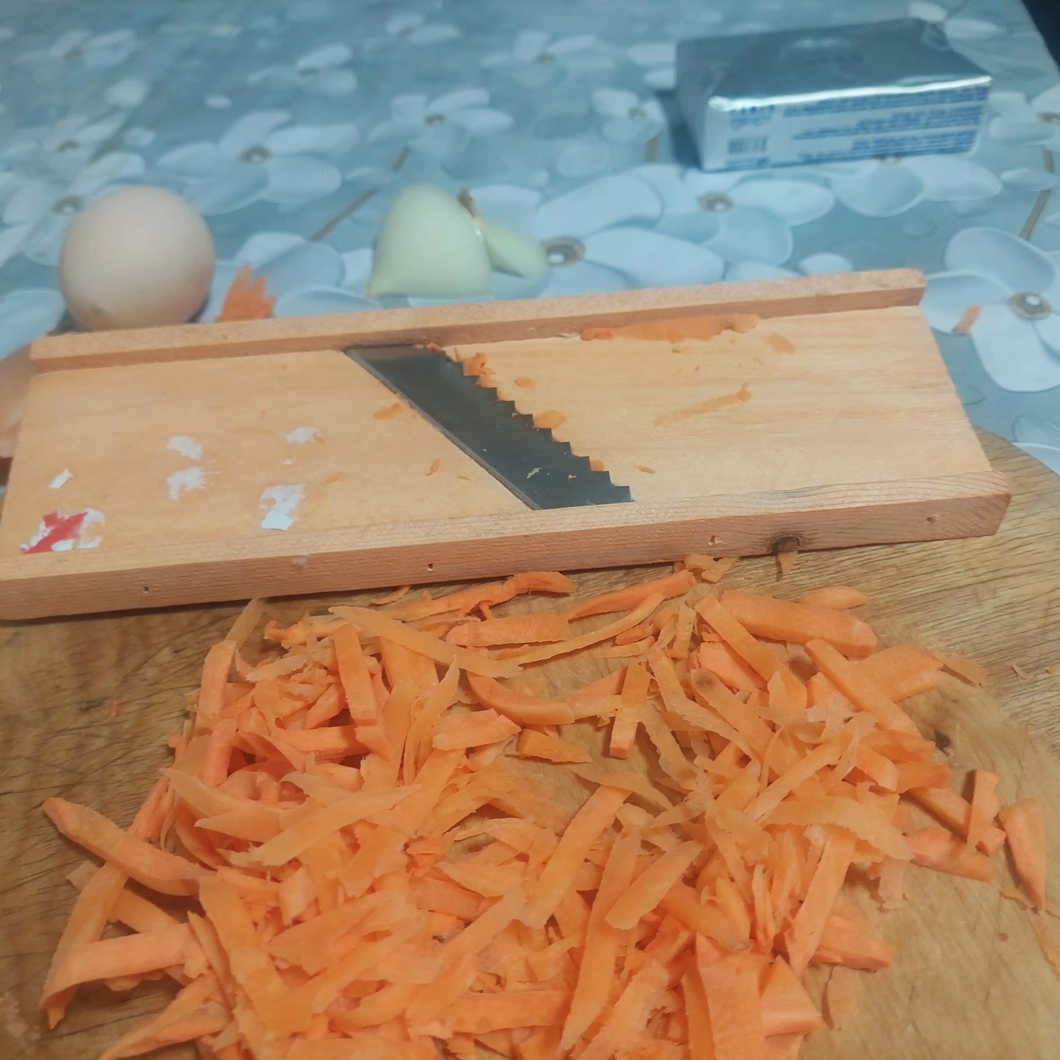 Koreys sabzisi va sabzavotlari uchun ko‘p funksiyali va yog‘och qirg‘ich