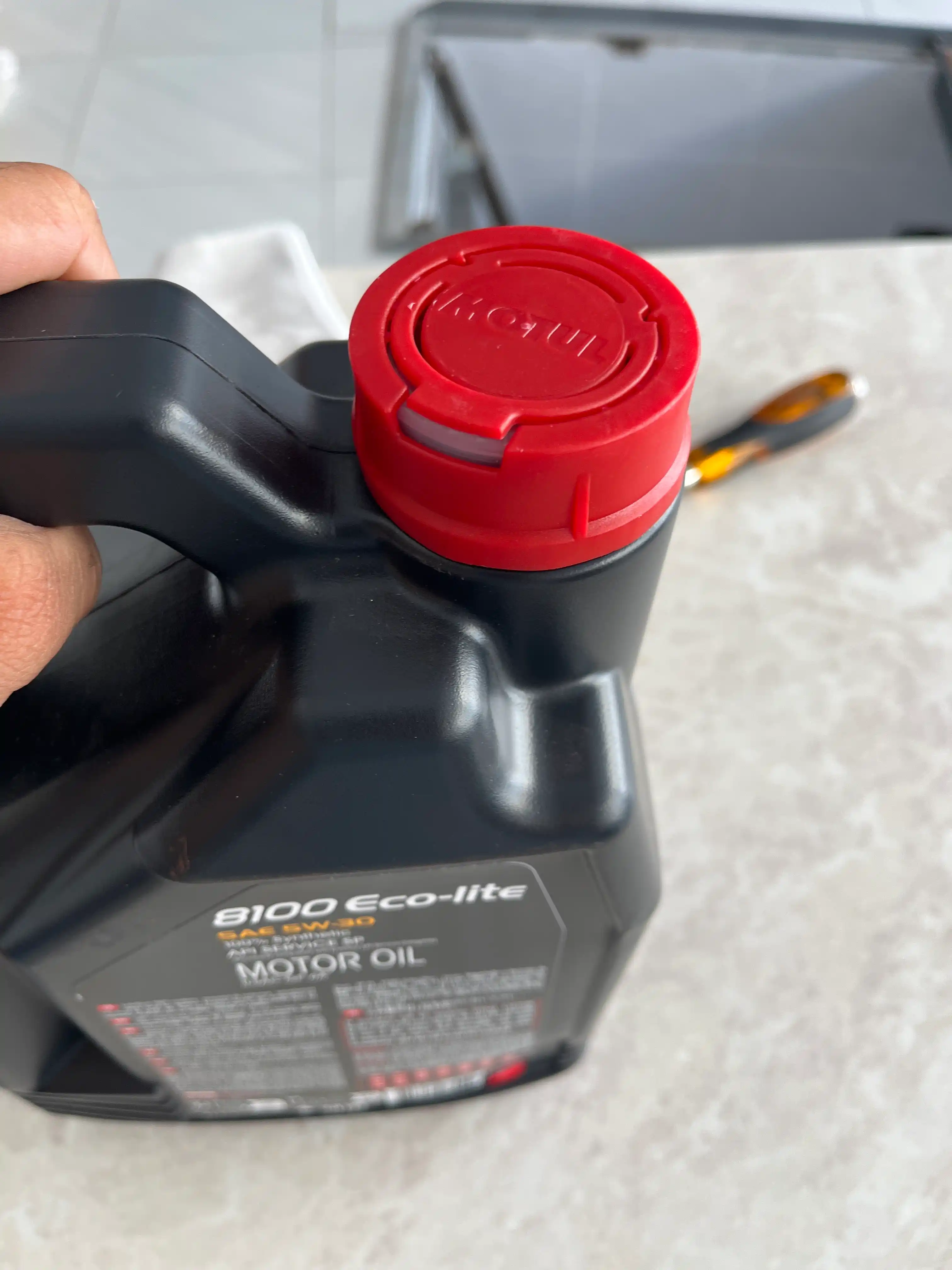 Dvigatel moyi Motul 8100 ECO-Lite 5w30, 4 l