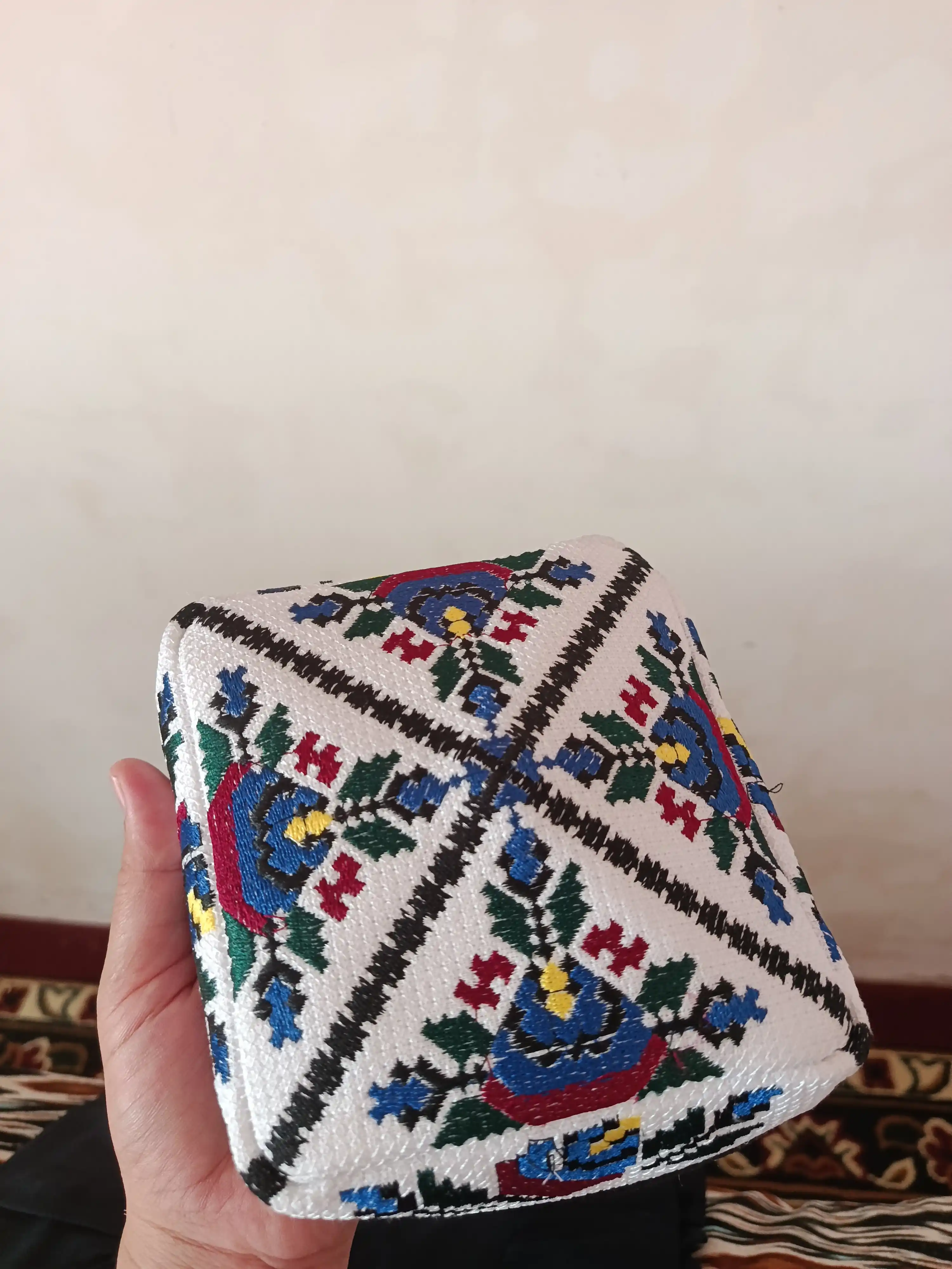Do'ppi, Milliy o'zbek, qizlar va ayollar uchun mos keladigan duppi, marg`ilon doppi