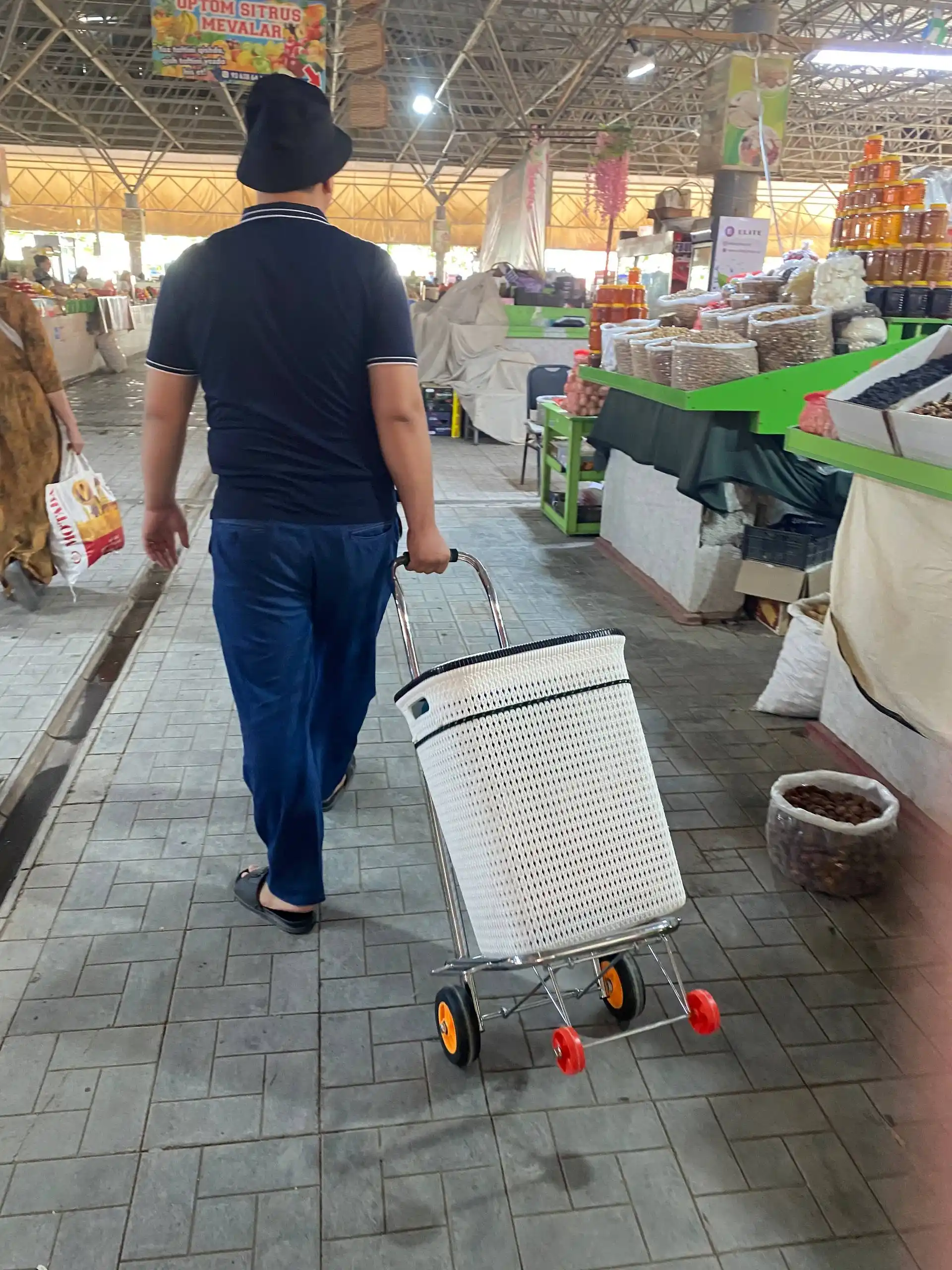 Buklama aravacha, 4 g‘ildirakli, mustahkam, 50, 60 kg gacha yuk tashishi mumkin