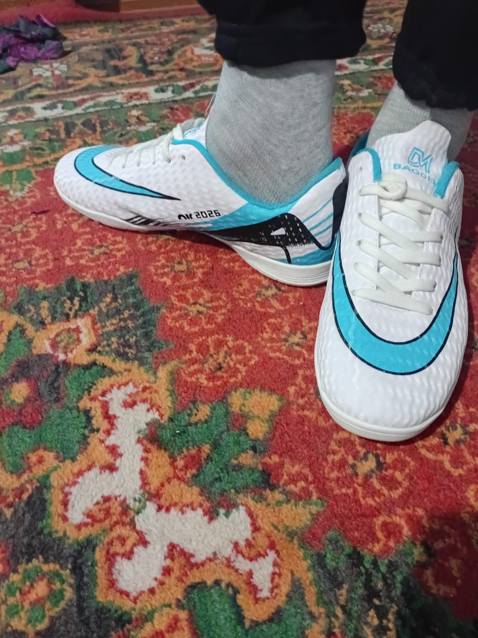Futbol butslari, TF qirq oyoqli, futbol uchun, sun’iy maysazor uchun