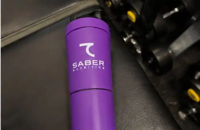 7 SABER stakanli Shaker, metall, 600 ml