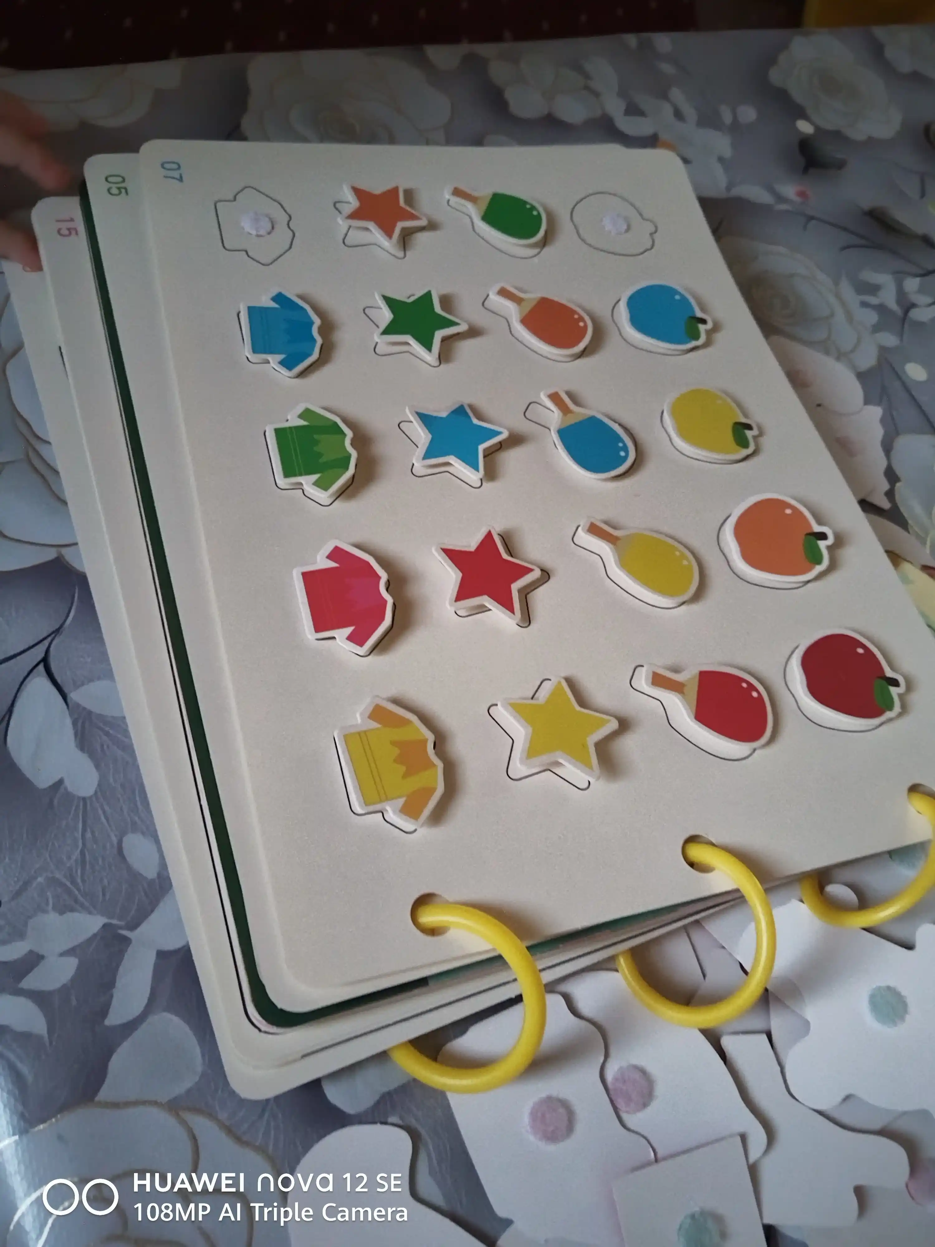 Usborne Busy Book, fetrdan tayyorlangan bizibord-kitob - kichkintoylar uchun taktil rivojlantiruvchi kitob