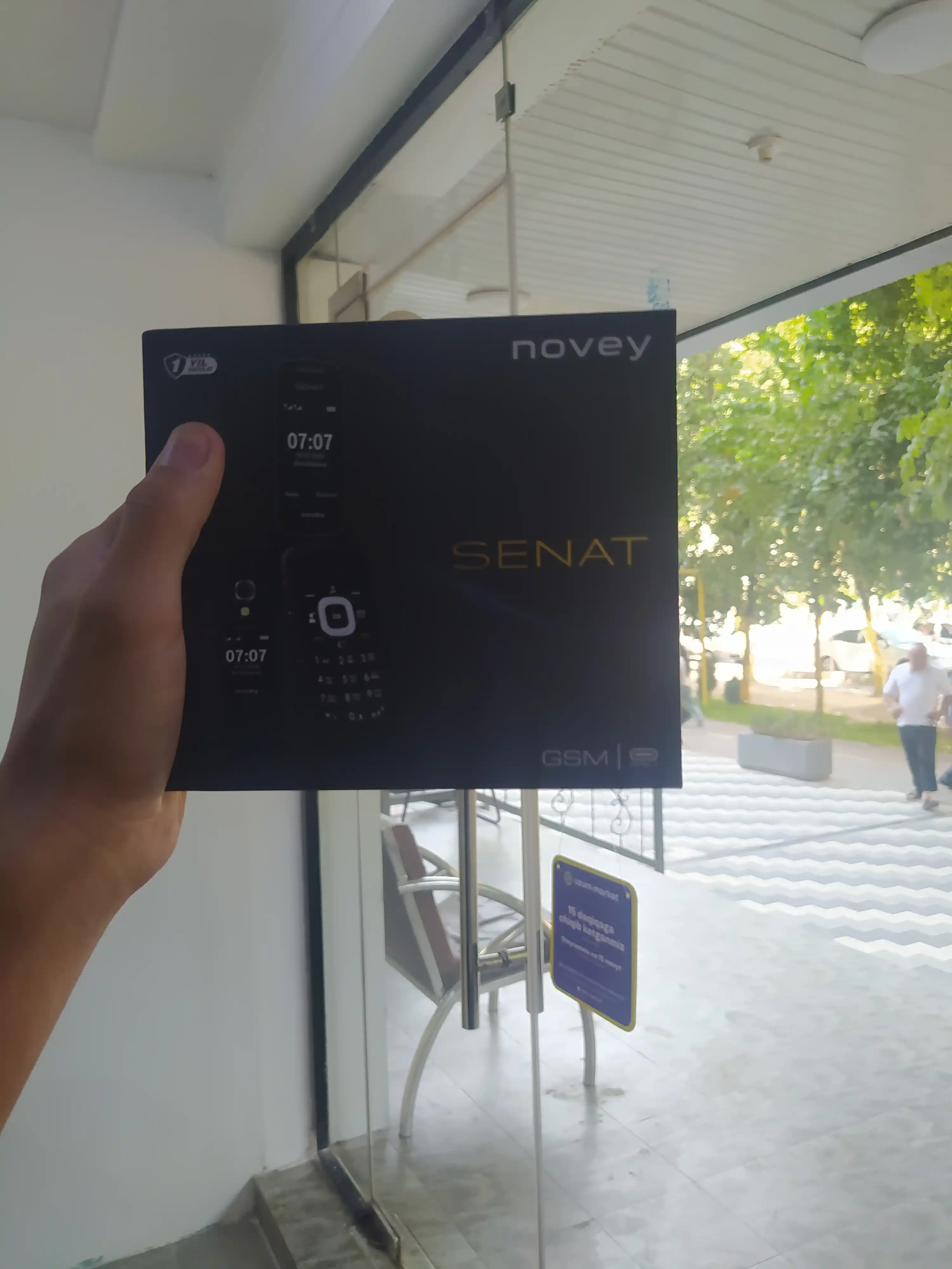 Novey Senat GSM mobil telefon-raskladushka, 2 SIM, kamera bor