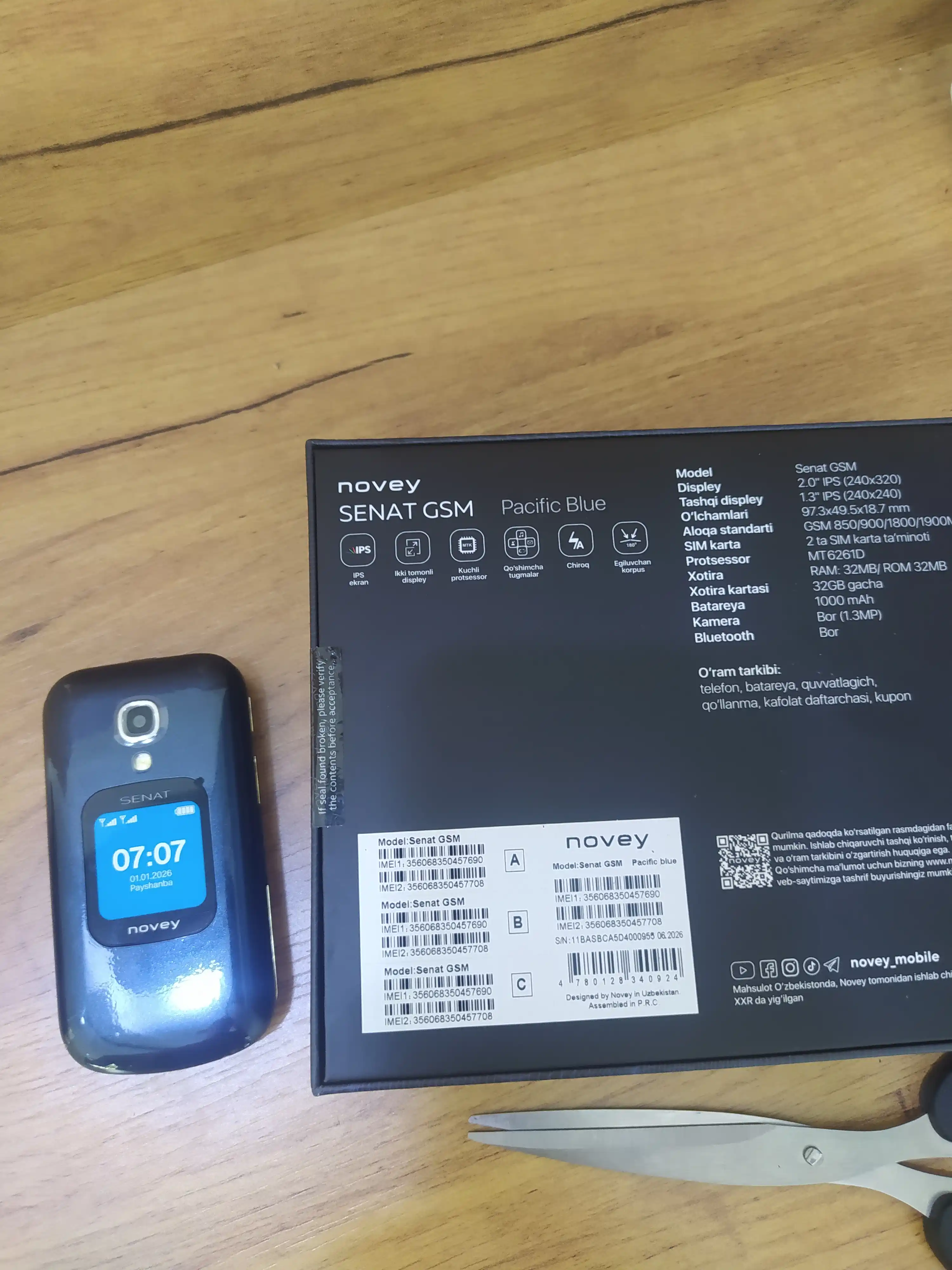 Novey Senat GSM mobil telefon-raskladushka, 2 SIM, kamera bor