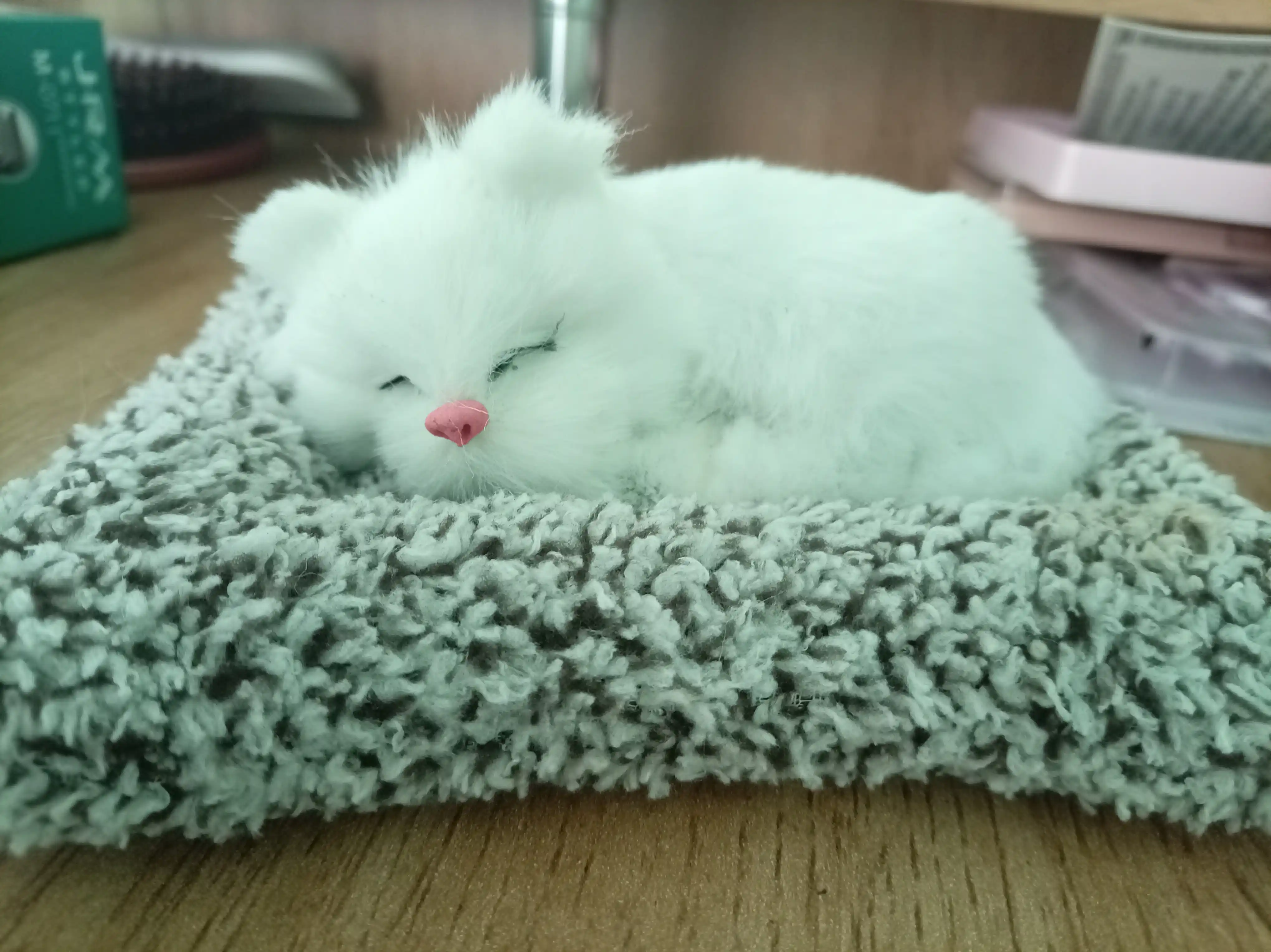 Сувенирная игрушка "Спящий котенок", для машины и дома 14х15,5 см