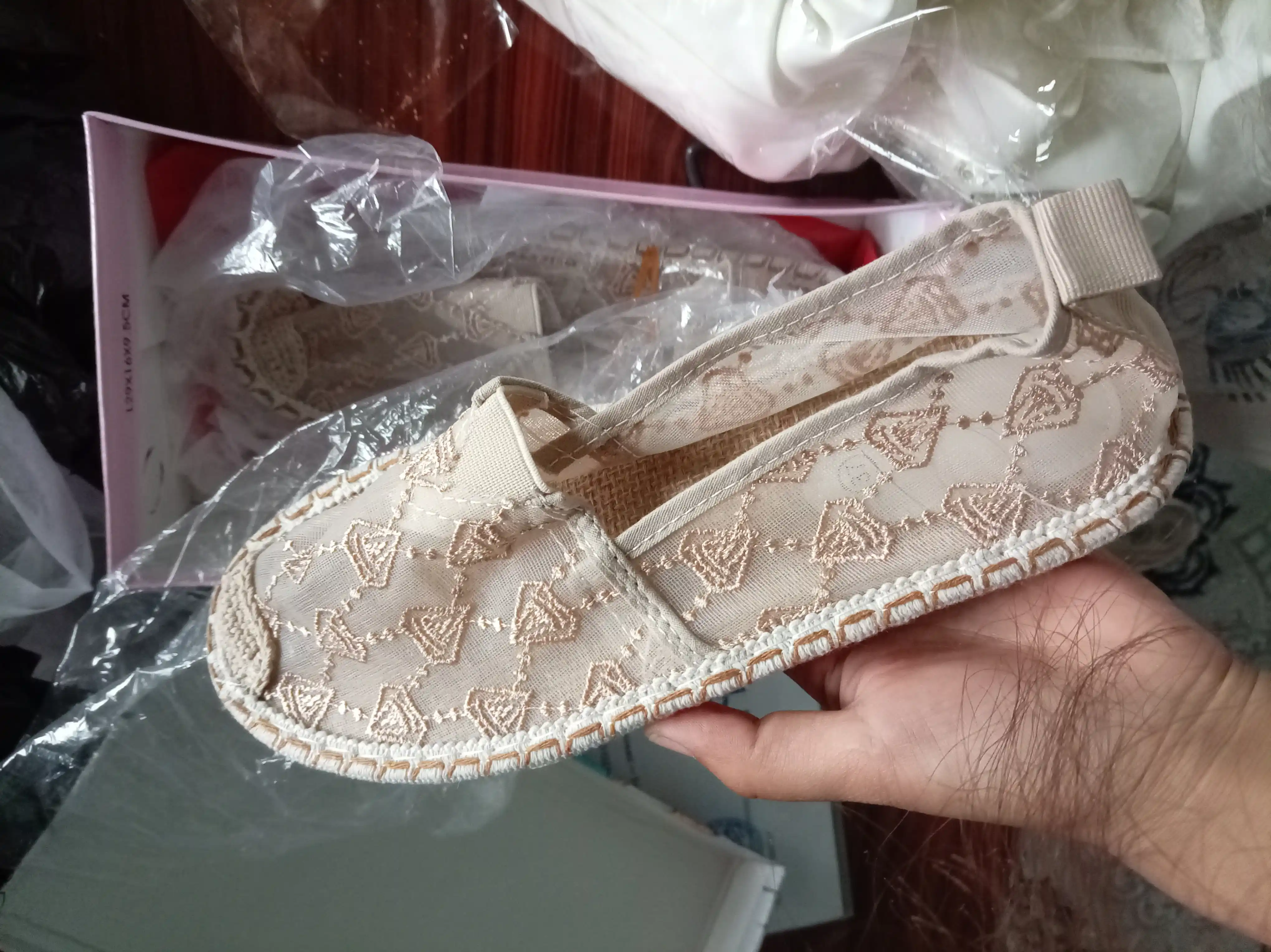 Ayollar uchun, yozgi baletkalar, to‘rli dizaynda, yengil va qulay