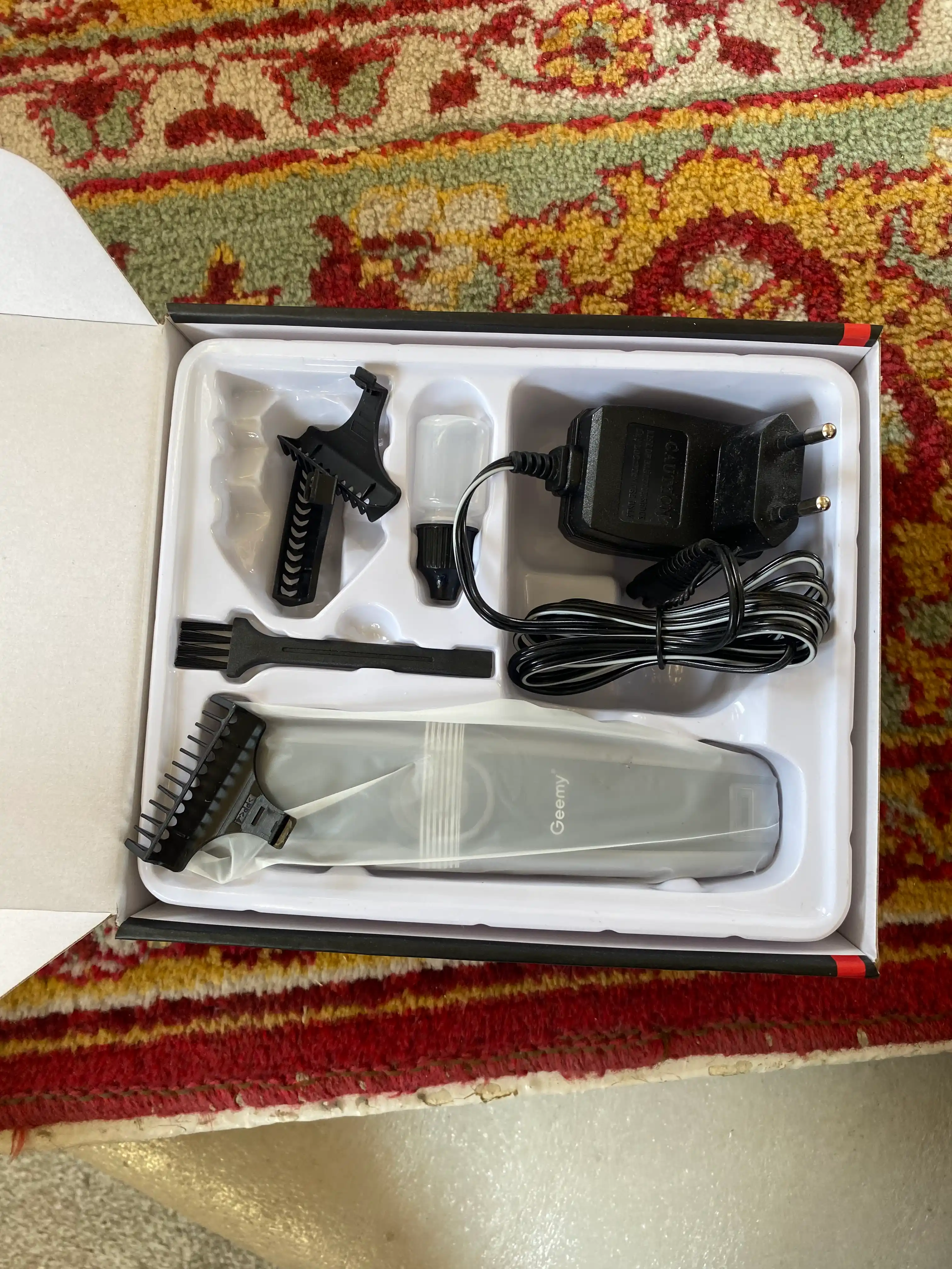 Машинка для стрижки Geemy GM-6050 Professional с T-Blade и 3 насадками