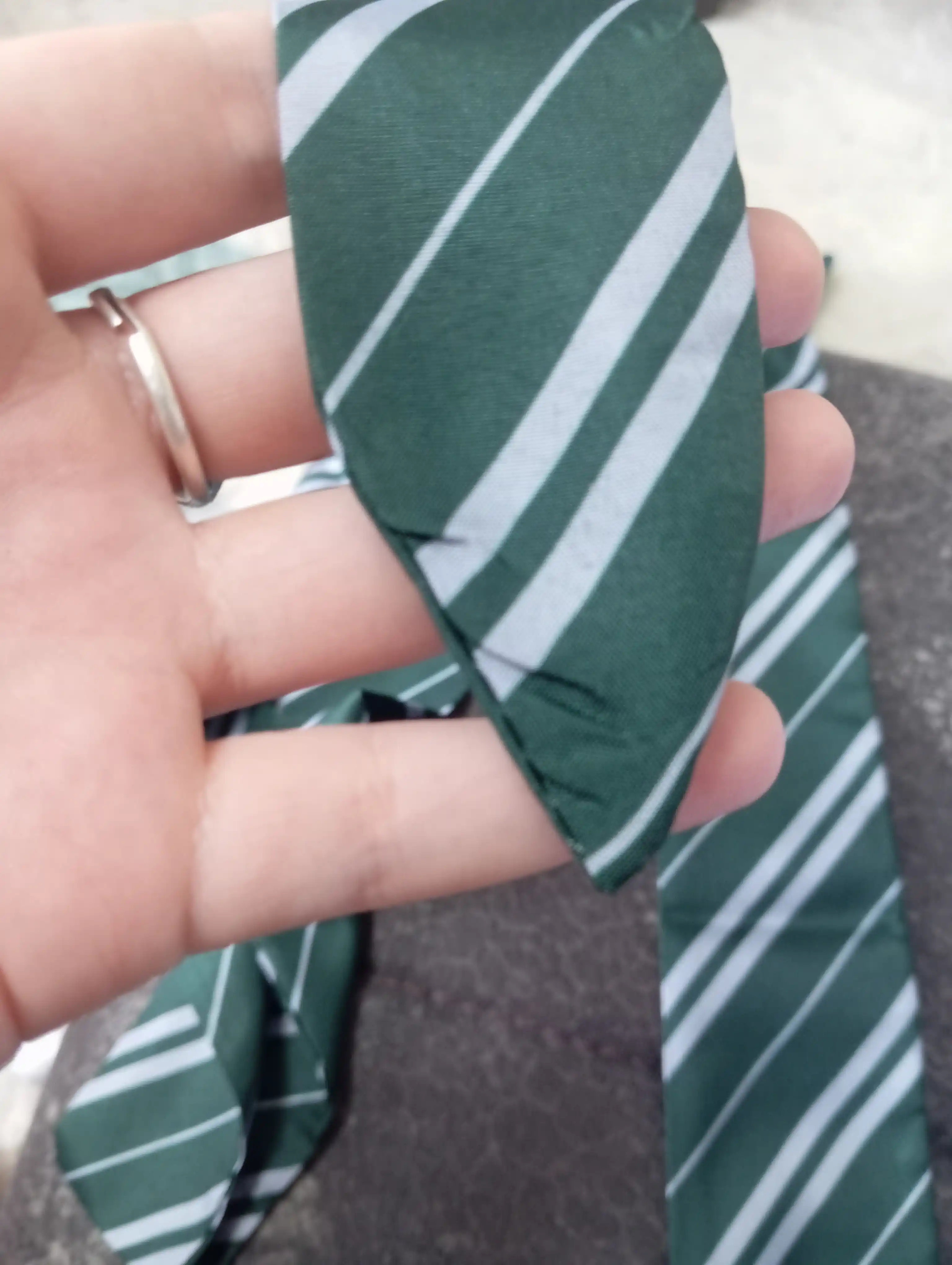Moda uslubidagi dekorativ chiziqli galstuk uniseks