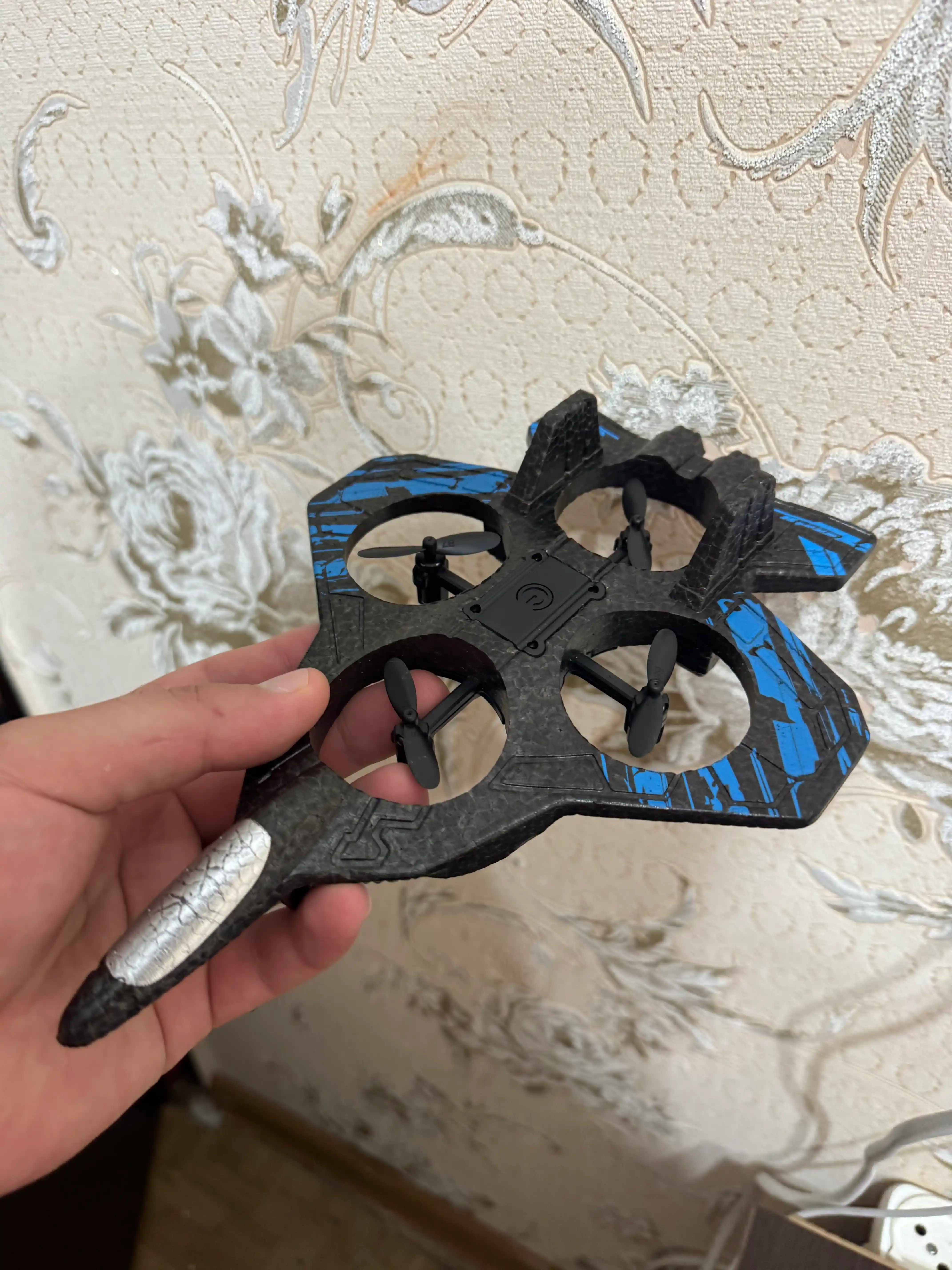 360° fokusli va yorqin RGB yoritgichli radio boshqariladigan Fighter dron samolyoti