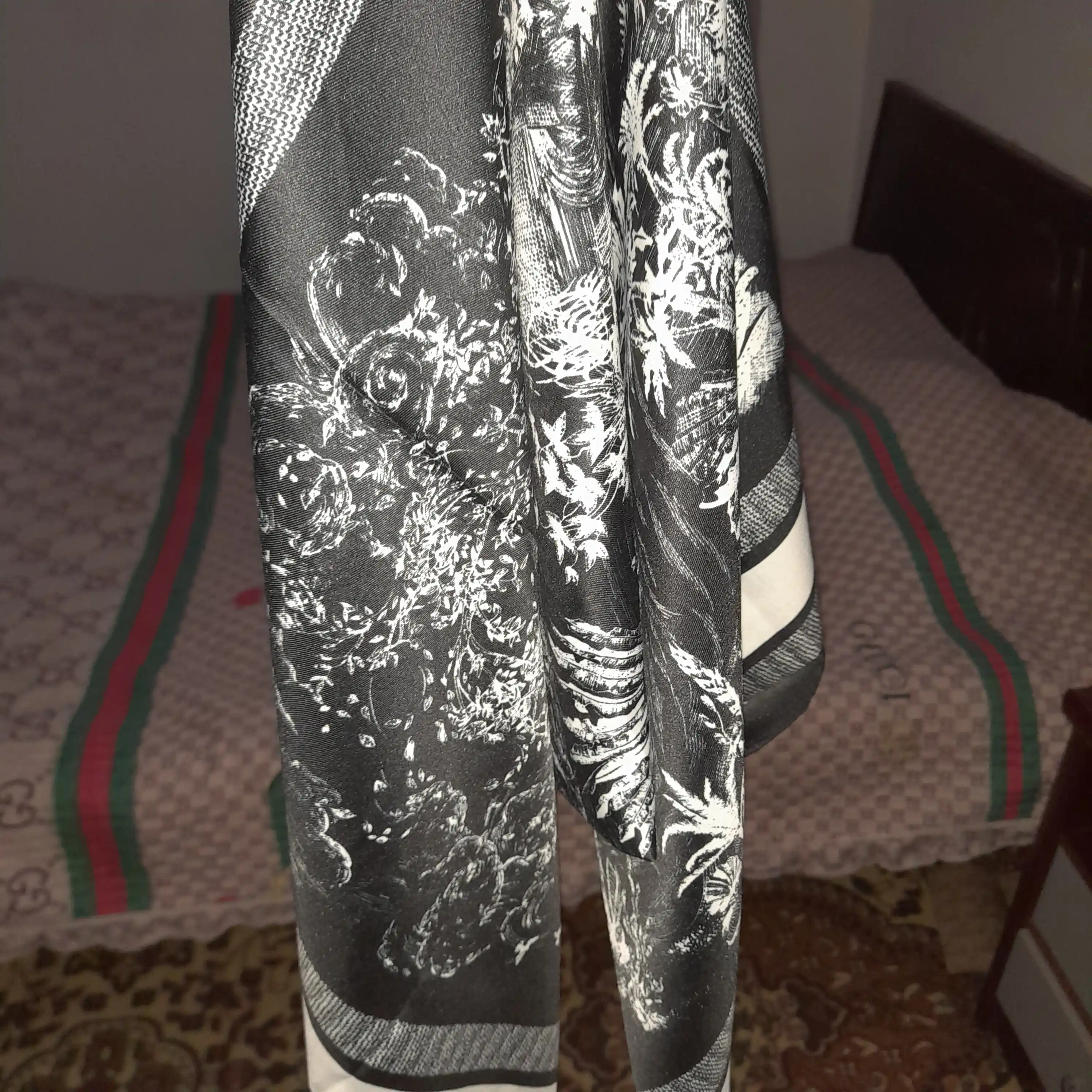 Ayollar ipak ro‘molchasi, hijob, sharf, 90 x 90 sm