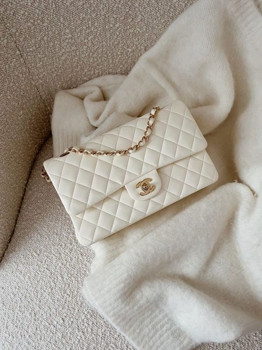 Женская сумка на плечо с надписью Chanel, цепочкой и стеганым дизайном - 