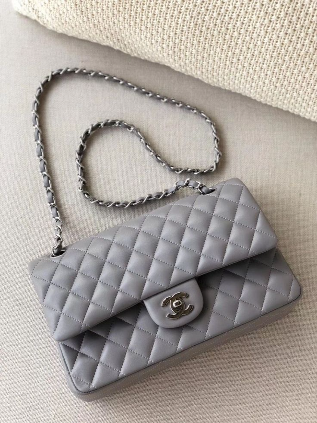 Женская сумка на плечо с надписью Chanel, цепочкой и стеганым дизайном - 