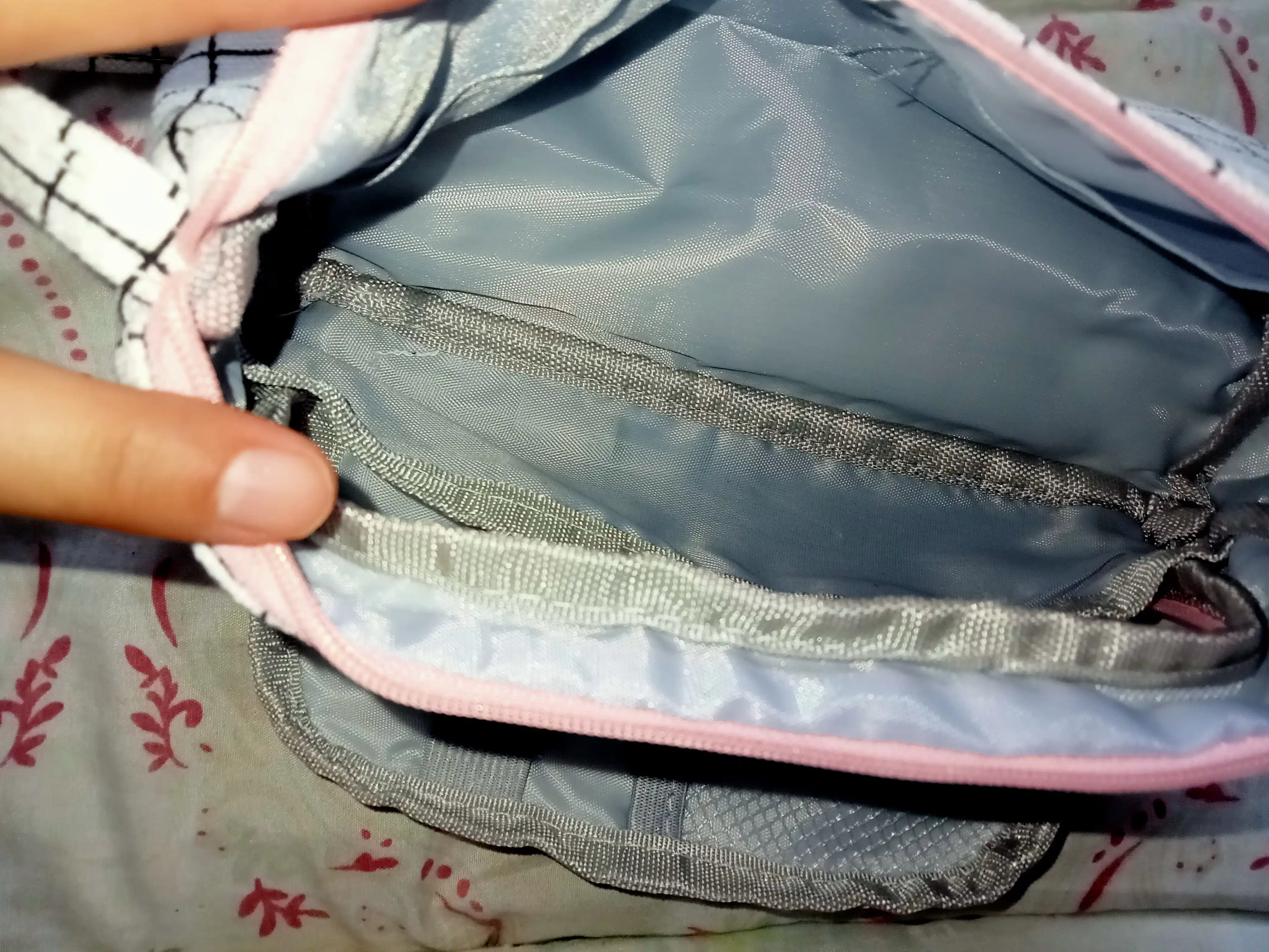 Maktab, qizlar uchun katakli qalamdon, kosmetik sumka