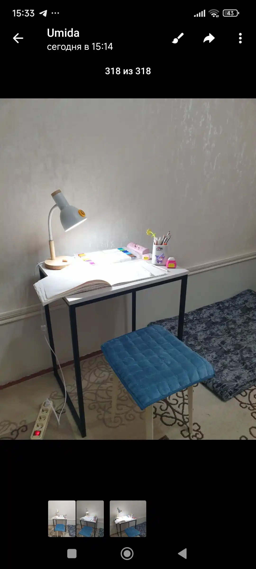 Kompakt stol 60x50, zamonaviy temir oyoqli yozuv stoli