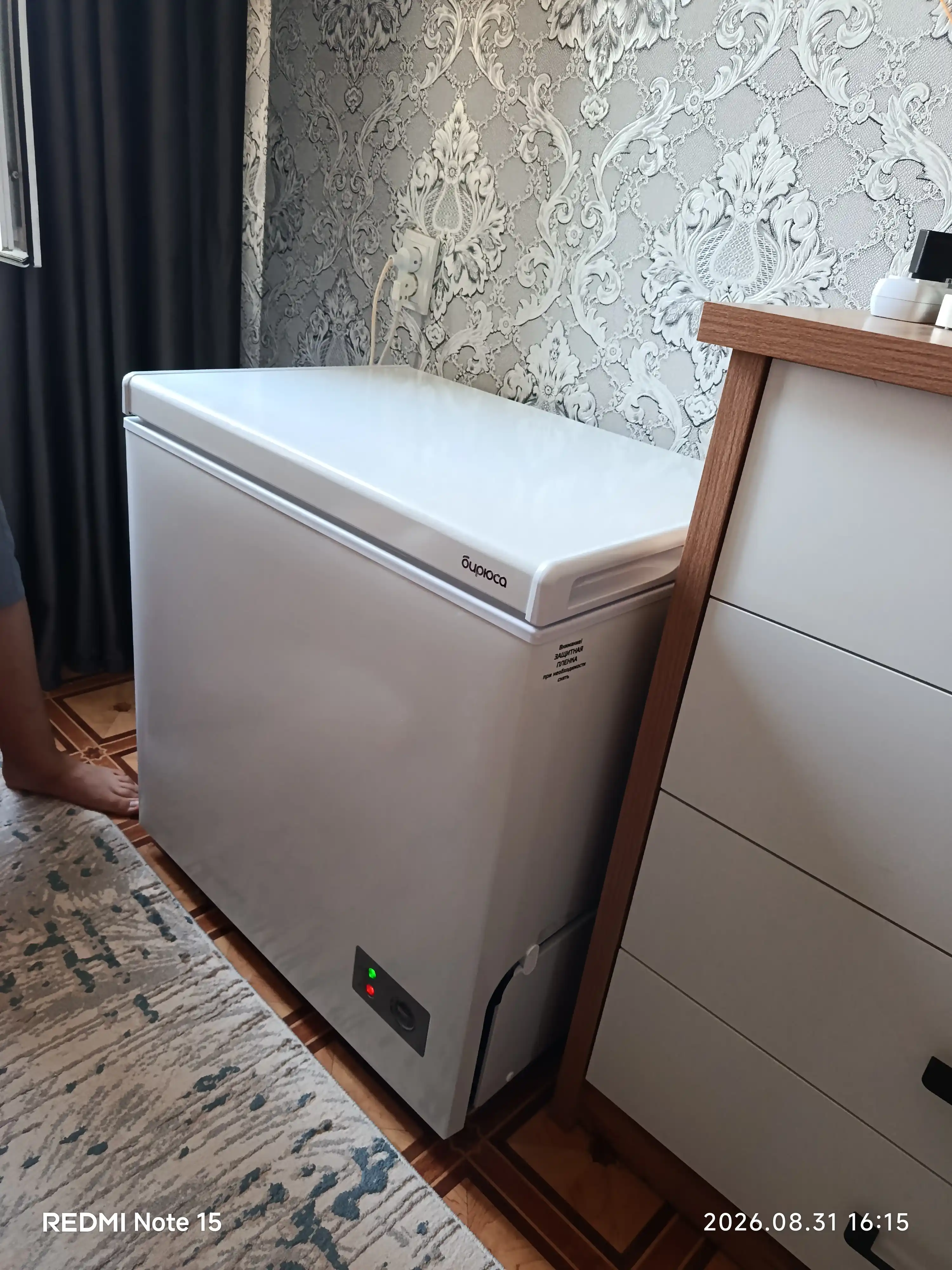 Biryusa 155KVS yopiq qopqoqli muzlatgich, hajmi 145 L, invertor kompressor