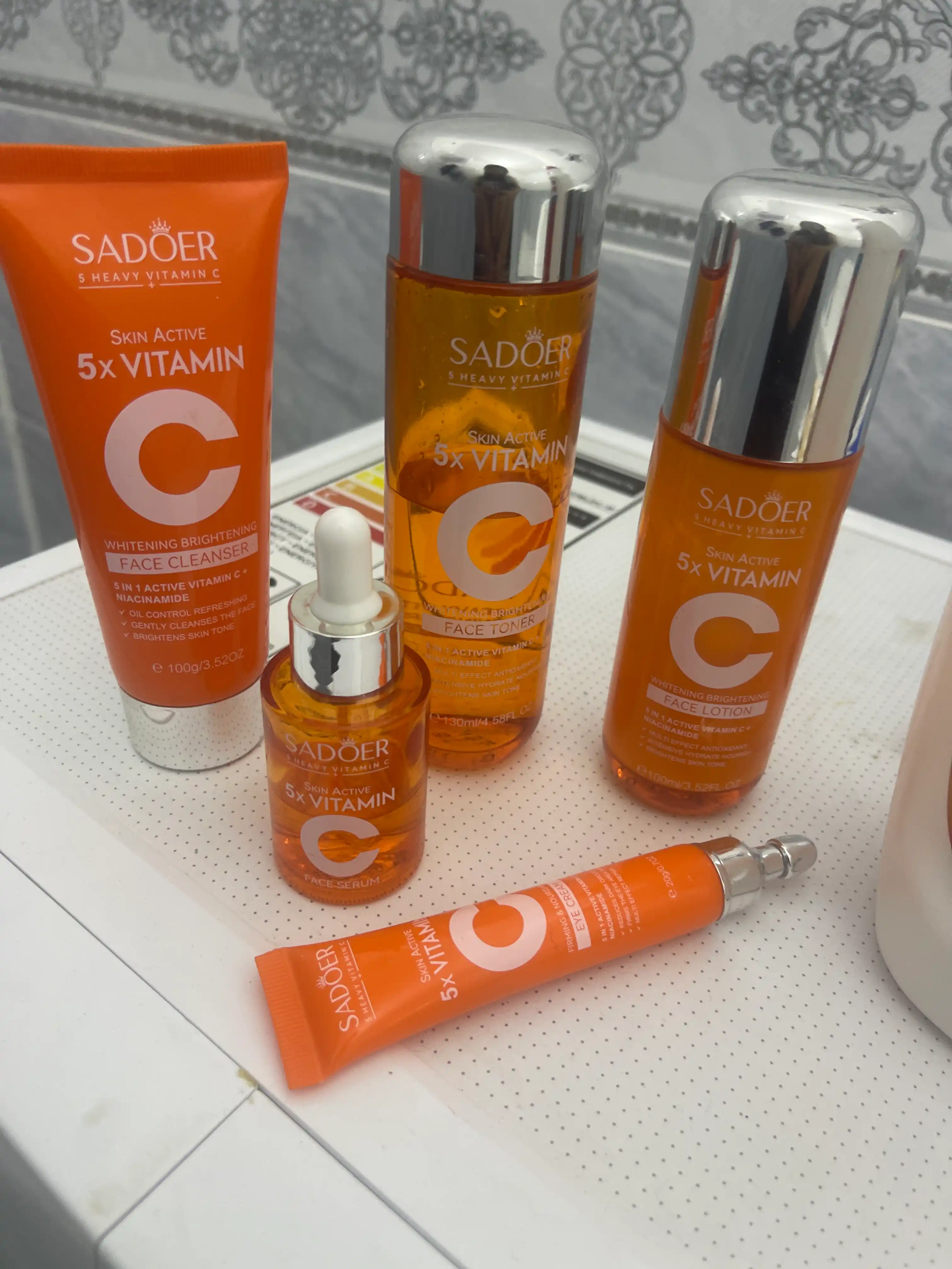 SADOER Vitamin C yuz parvarishi uchun sovg‘abop kosmetika to‘plami, 6 ta mahsulot