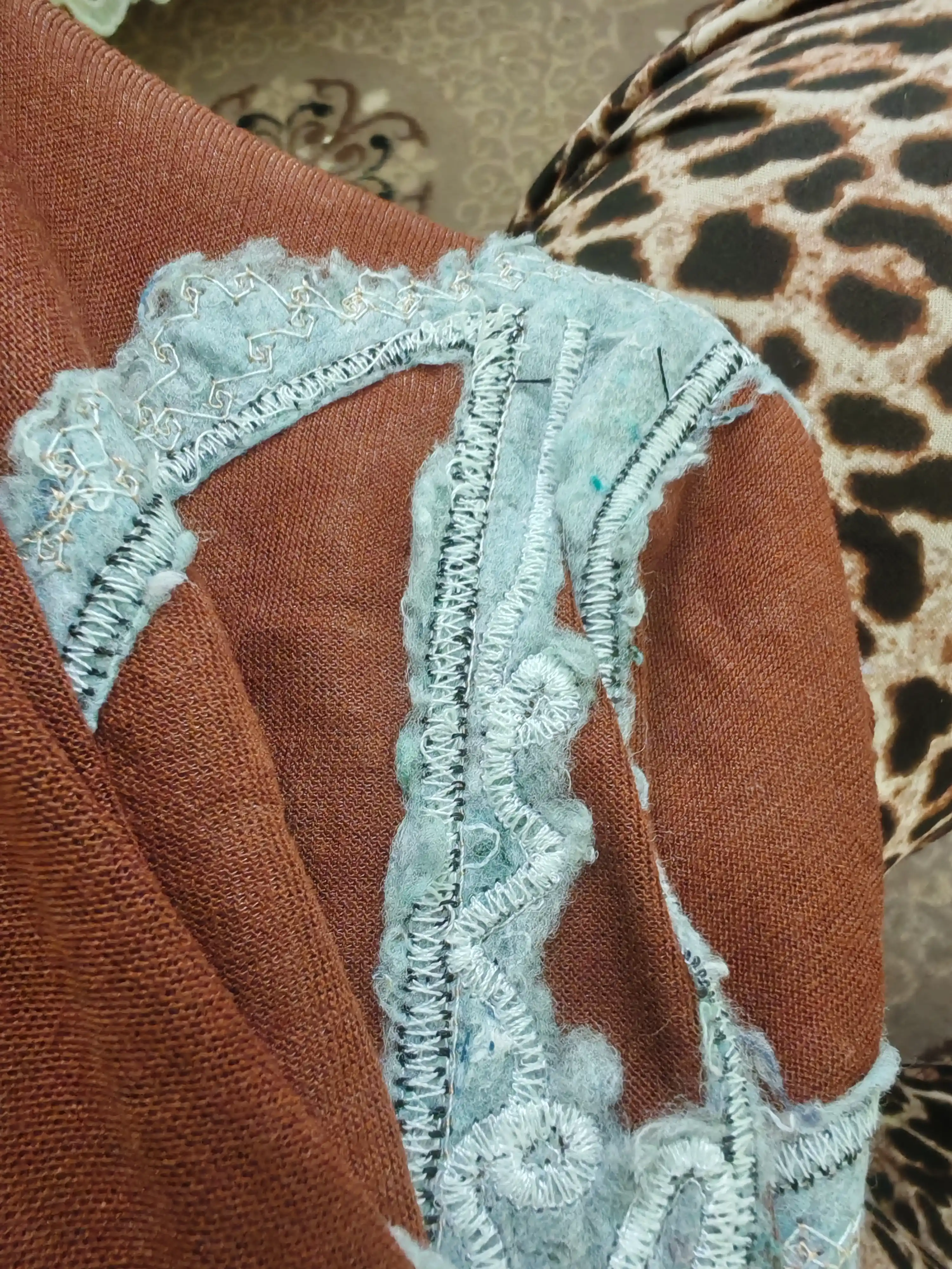Katta o‘lchamli ayollar pijama to‘plami, shim va futbolka oversize katta o'lchamli, kashta