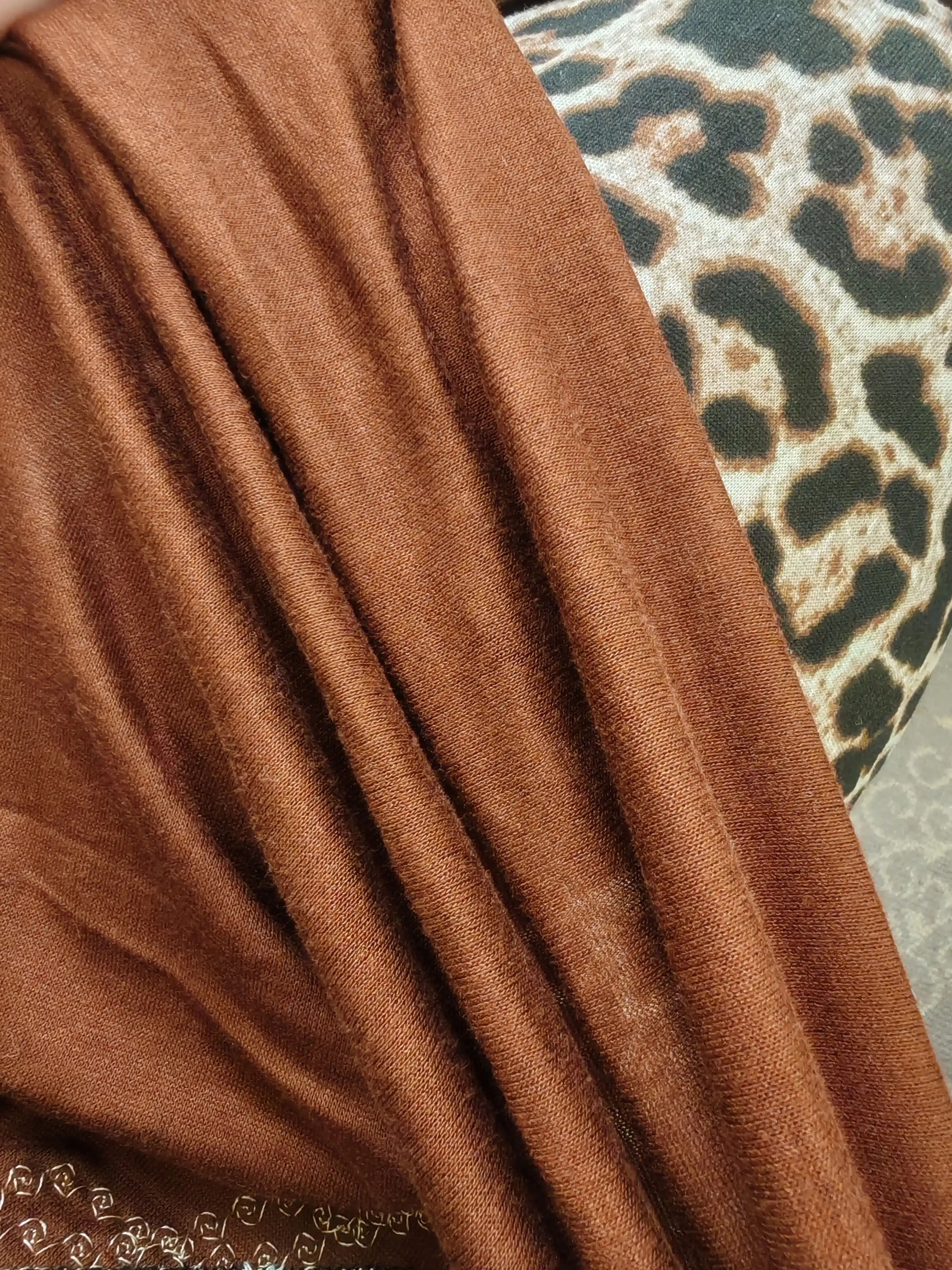 Katta o‘lchamli ayollar pijama to‘plami, shim va futbolka oversize katta o'lchamli, kashta