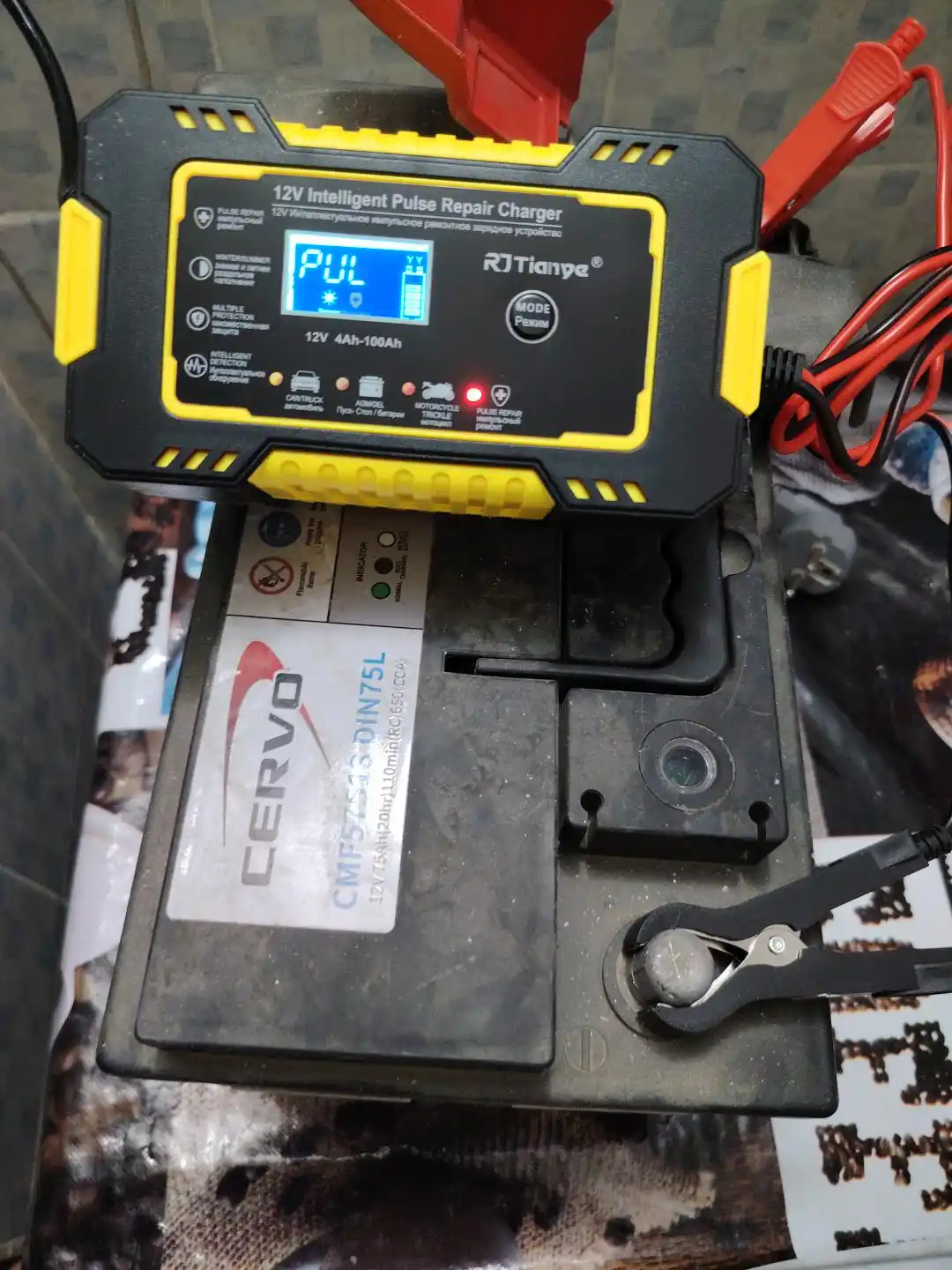 Зарядное устройство импульсное для авто аккумулятора 12V / 24V 2A-6A