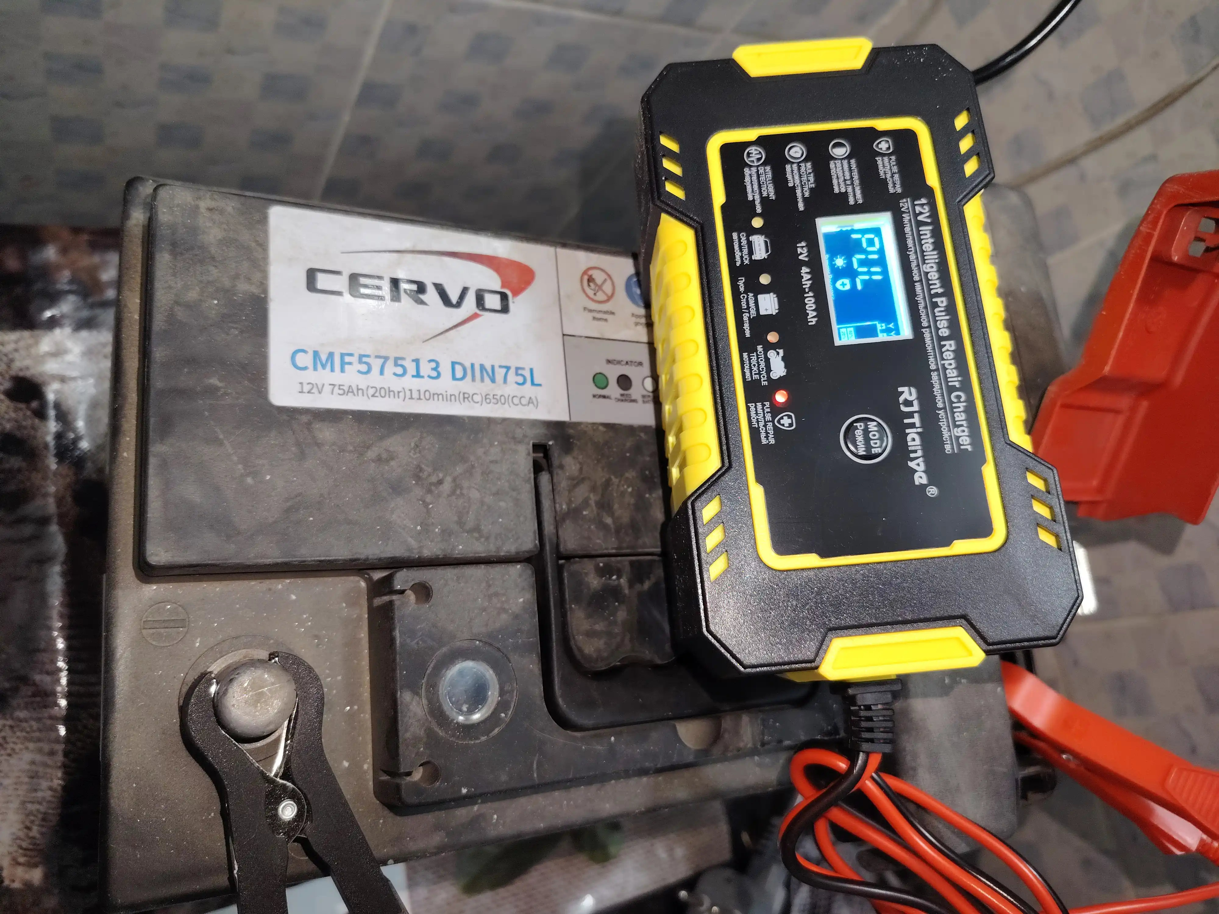 Зарядное устройство импульсное для авто аккумулятора 12V / 24V 2A-6A