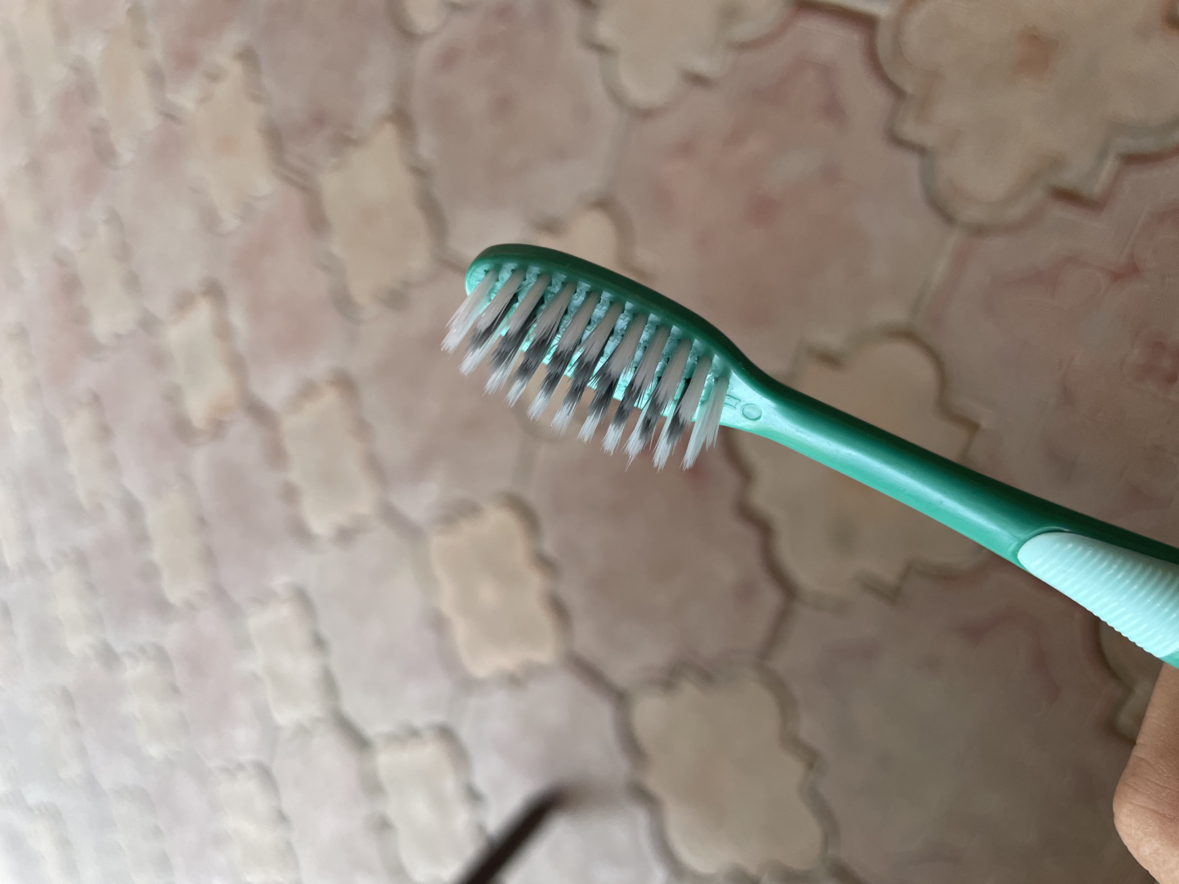 0,01 mm qalinlikdagi juda yupqa tukli yumshoq tish cho'tkasi, qopqoqli, 1 dona