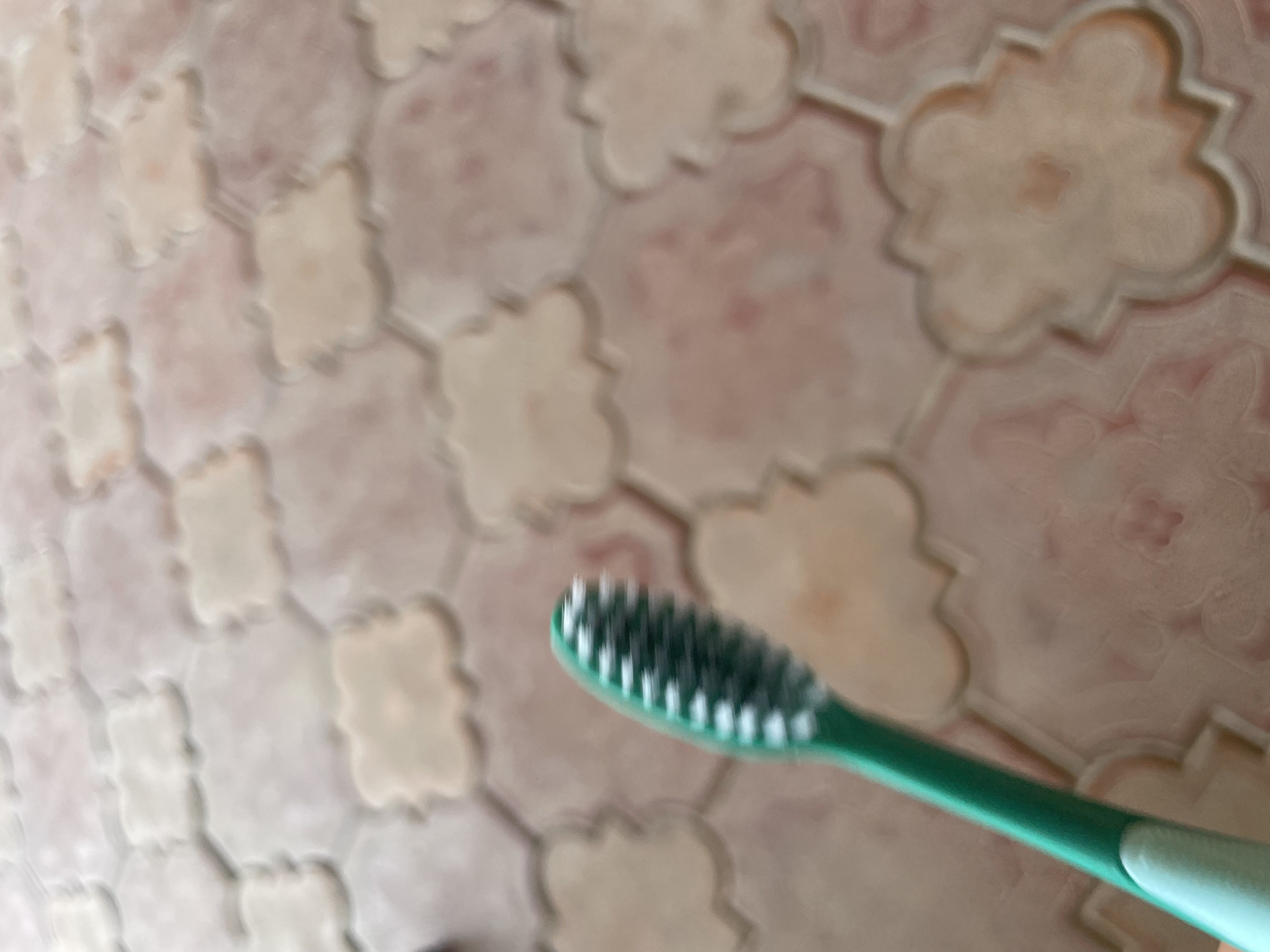 0,01 mm qalinlikdagi juda yupqa tukli yumshoq tish cho'tkasi, qopqoqli, 1 dona