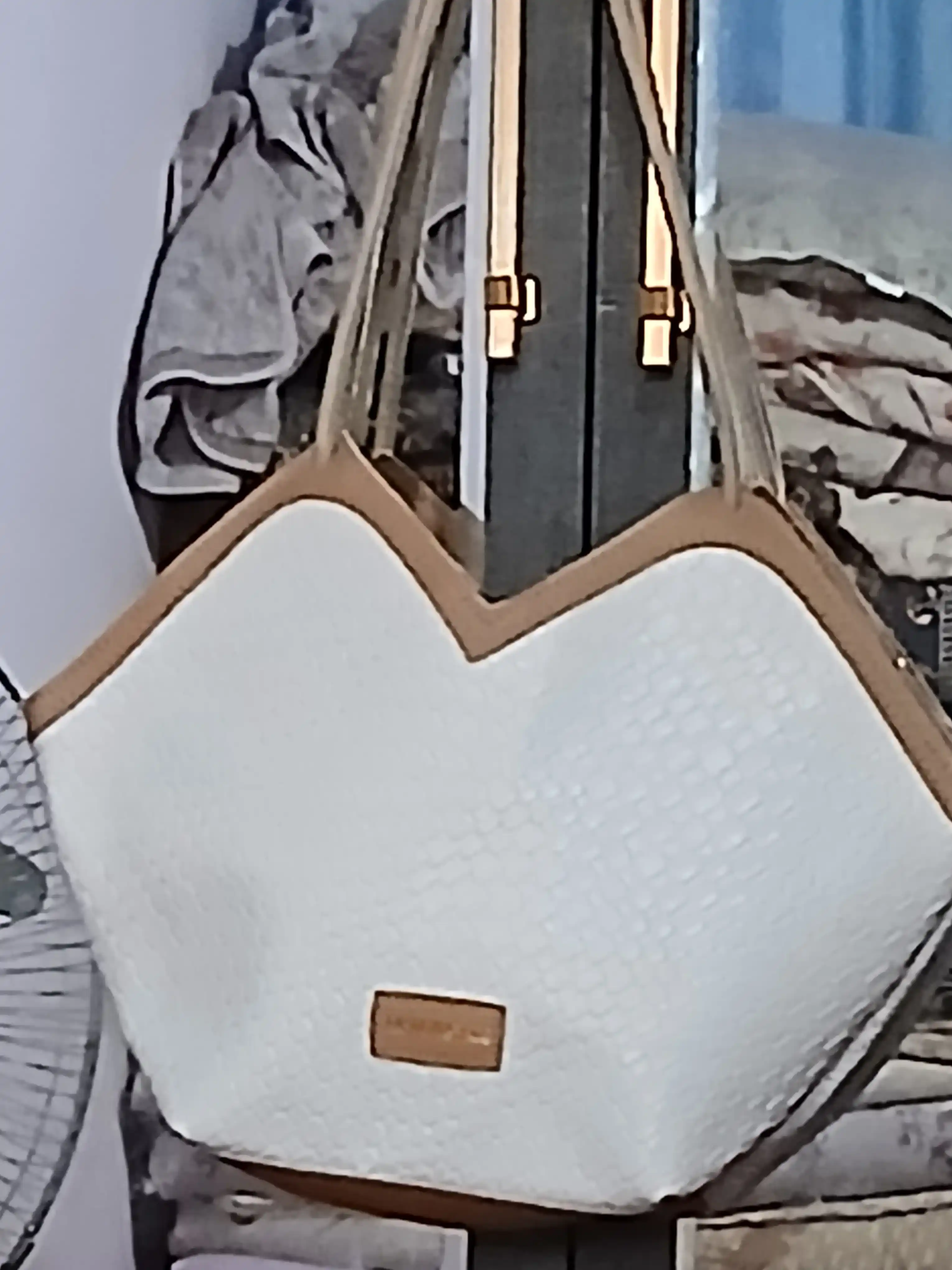 Ayollar uchun kundalik sumka, naqshinkor yuzali, aksessuarli