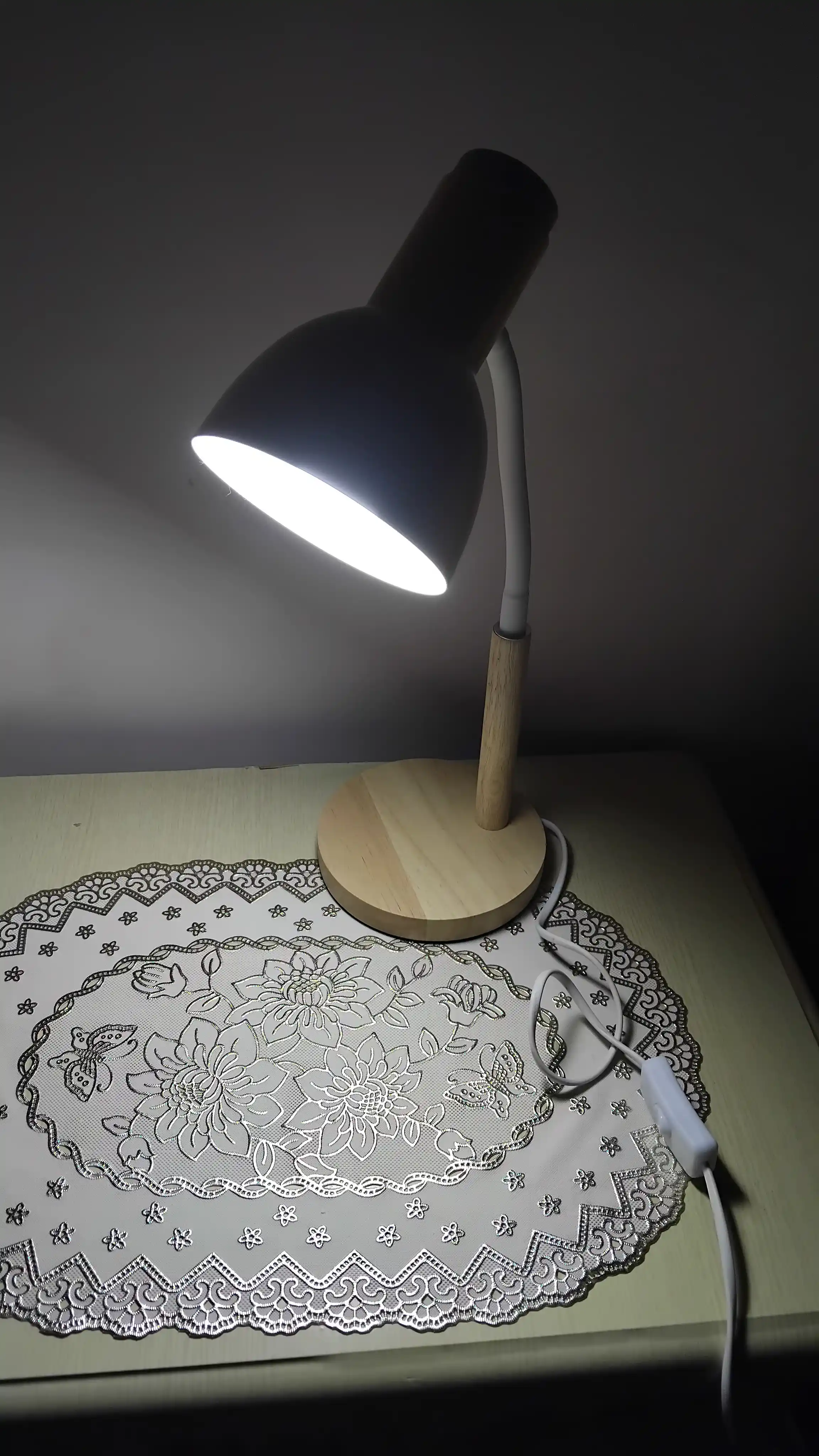 Stol lampasi. Uy va ofis uchun almashtirib bo‘lmaydigan narsa