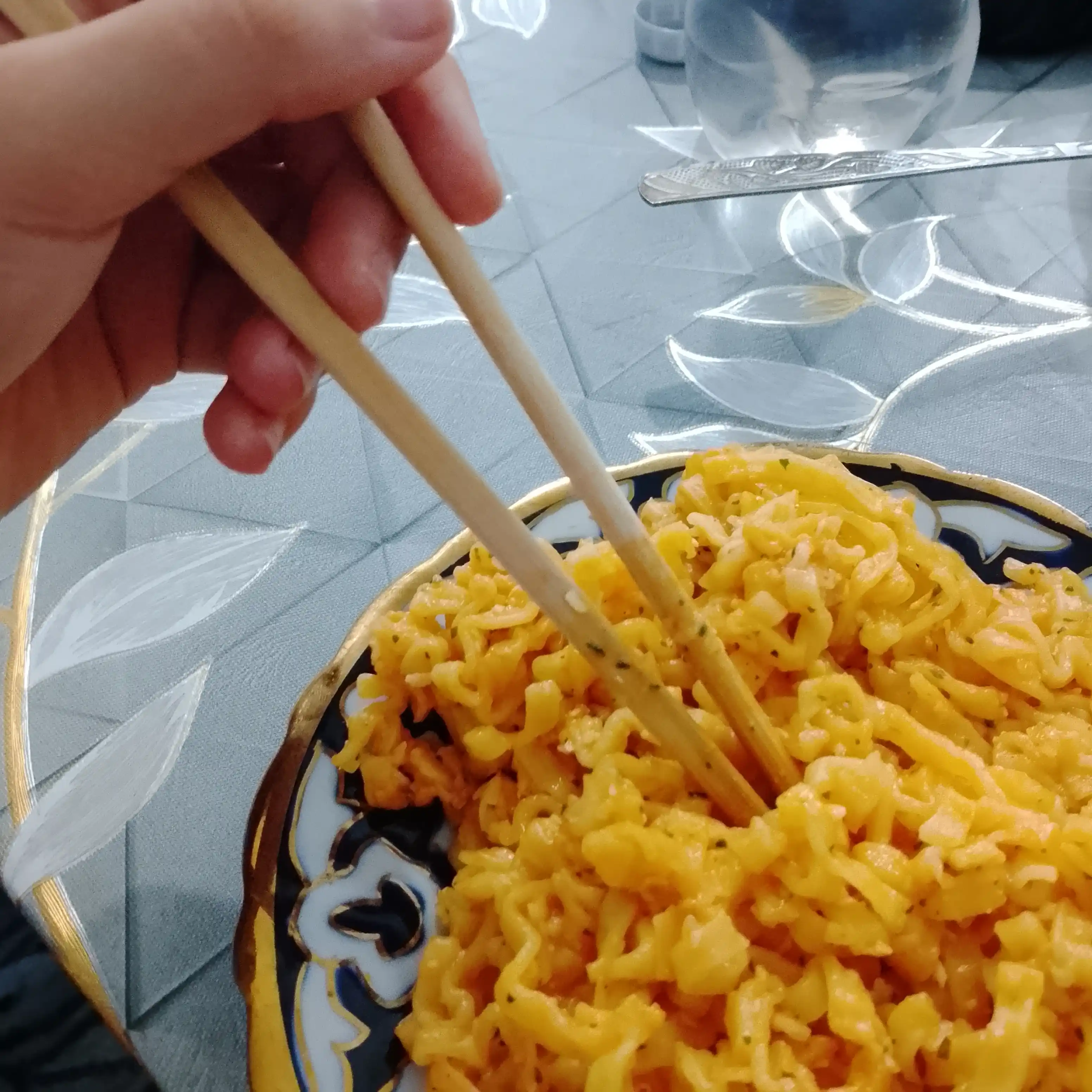 Китайские палочки для еды, суши и роллов