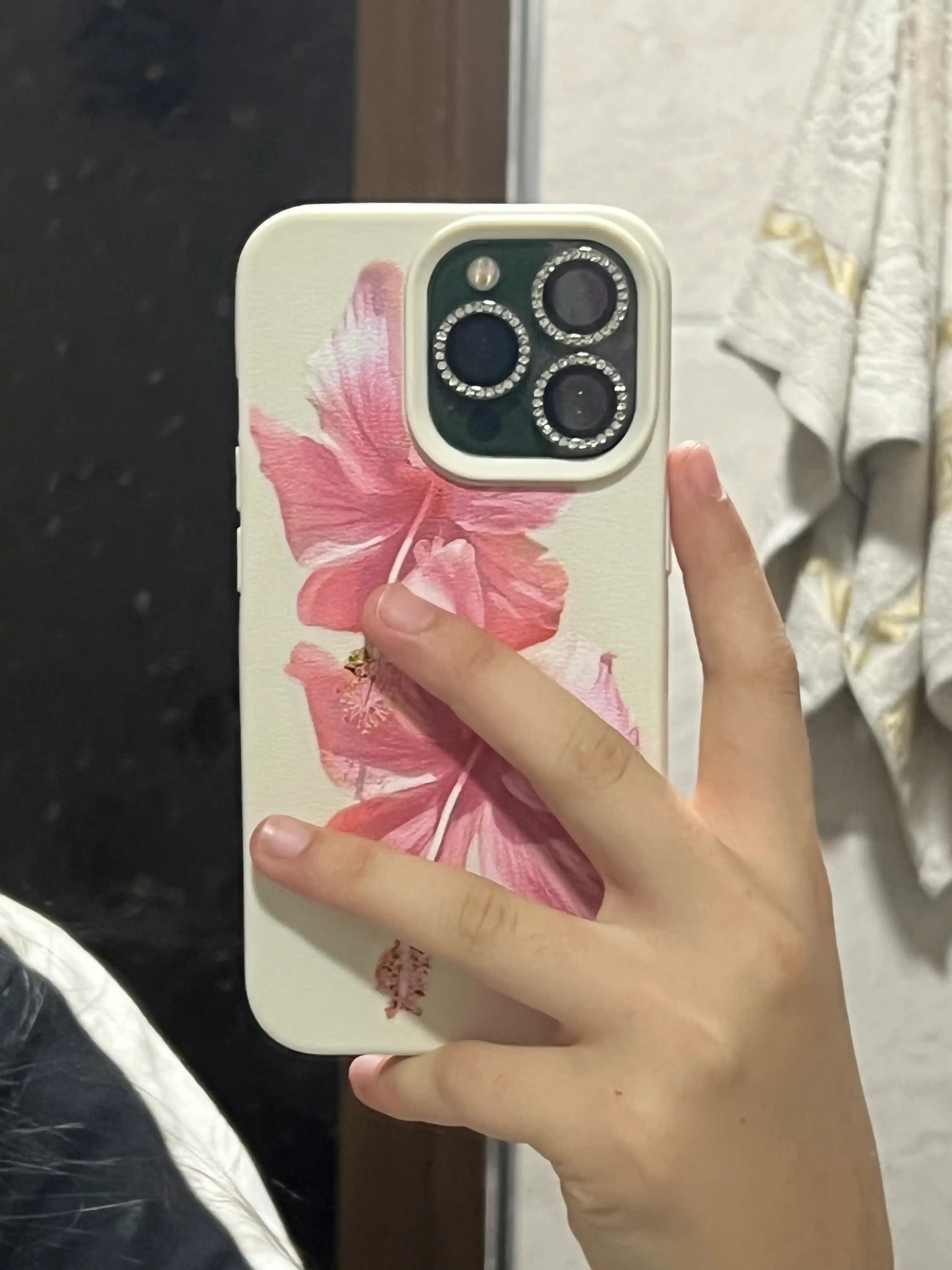 Iphone chexolari 11 12 13 14 15 16 17 Pro Max uchun qizlar chexoli