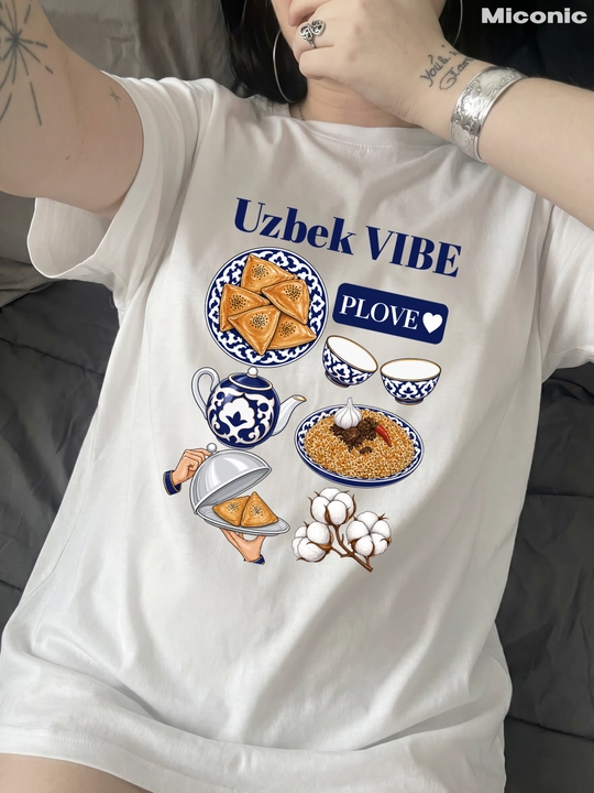 Miconic oq oversayz futbolka, o‘zbek taomlari va UZBEK VIBE yozuvi print bilan