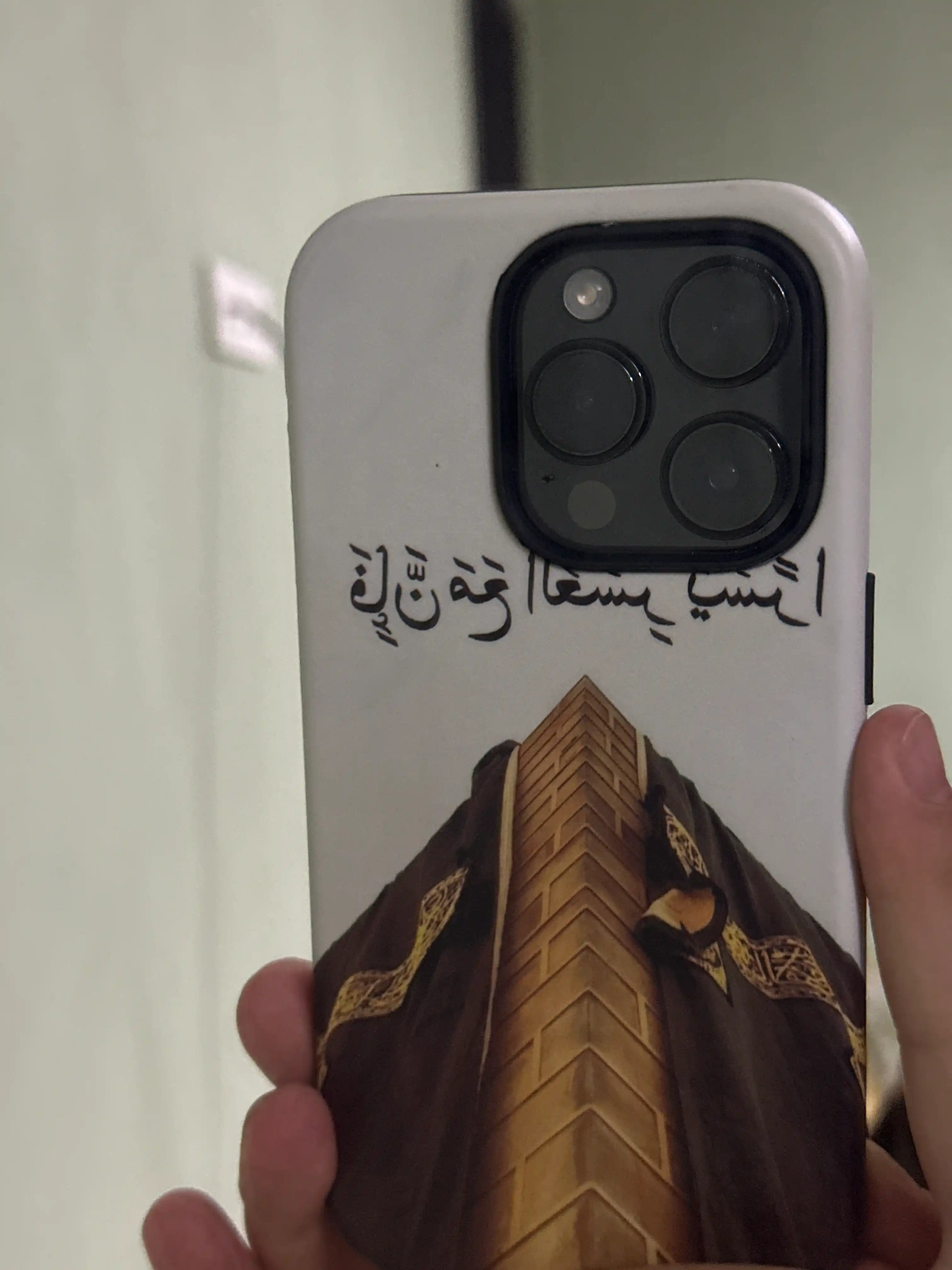 Стильные чехлы для iPhone 11 / 12 / 13 / 14 / 15 Pro / Pro Max