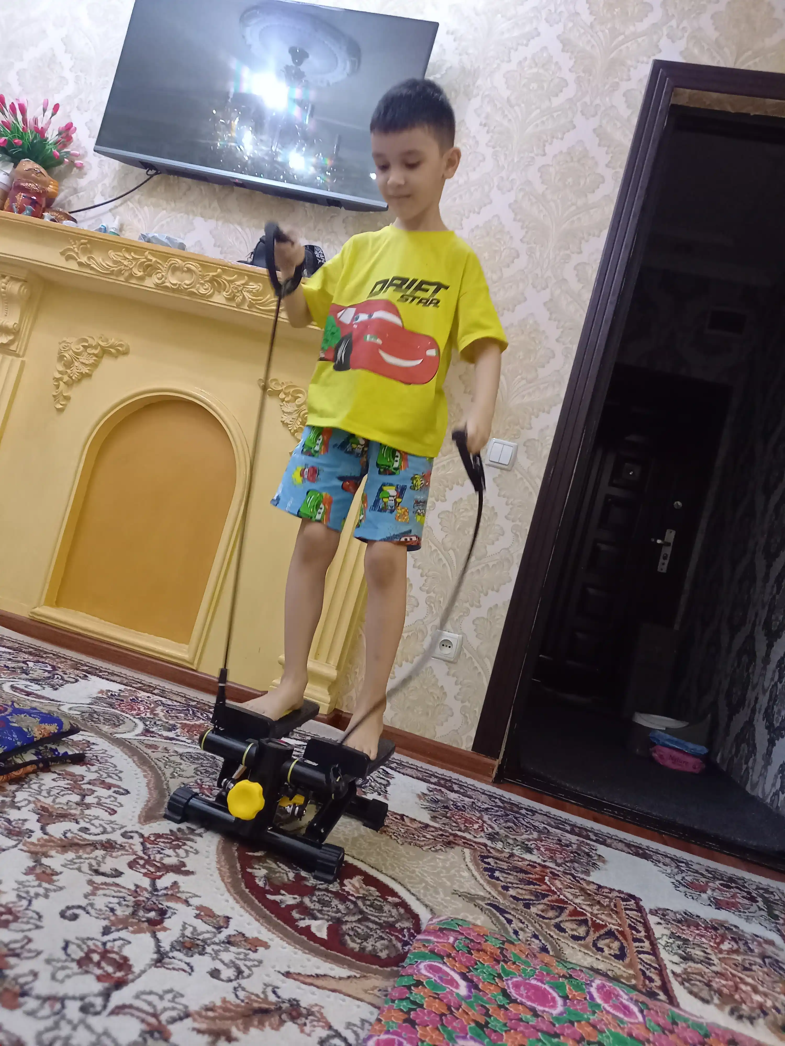 Степпер-тренажёр для ног, бёдер, пресса и спины с эспандером для фитнеса дома