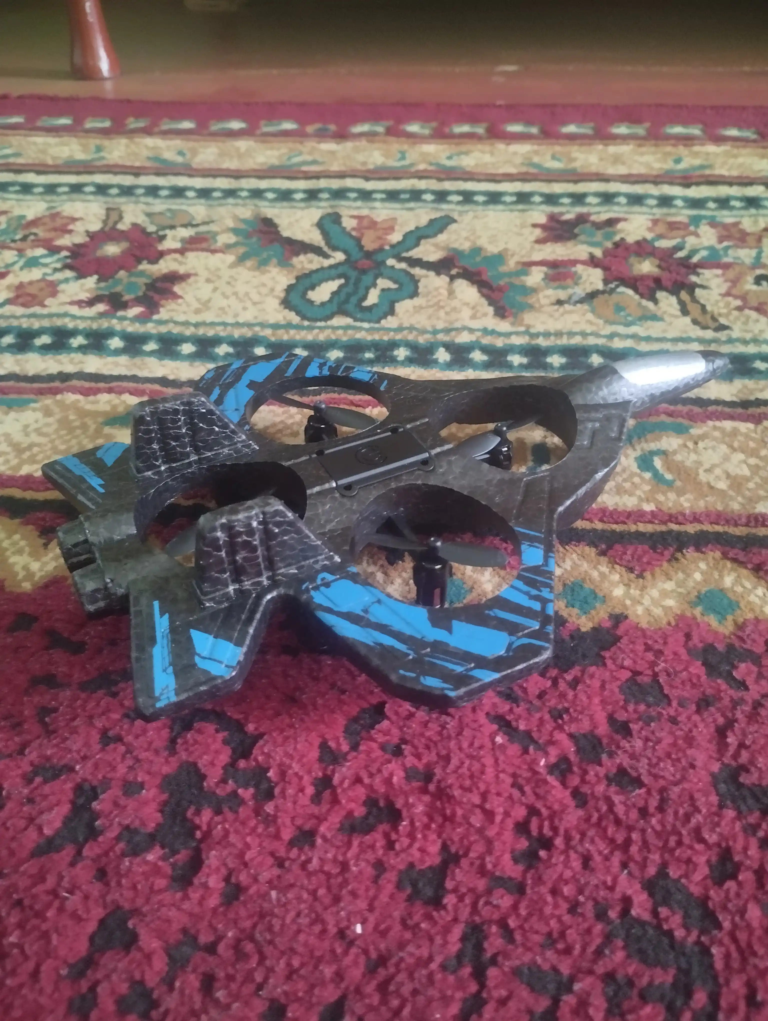 360° fokusli va yorqin RGB yoritgichli radio boshqariladigan Fighter dron samolyoti