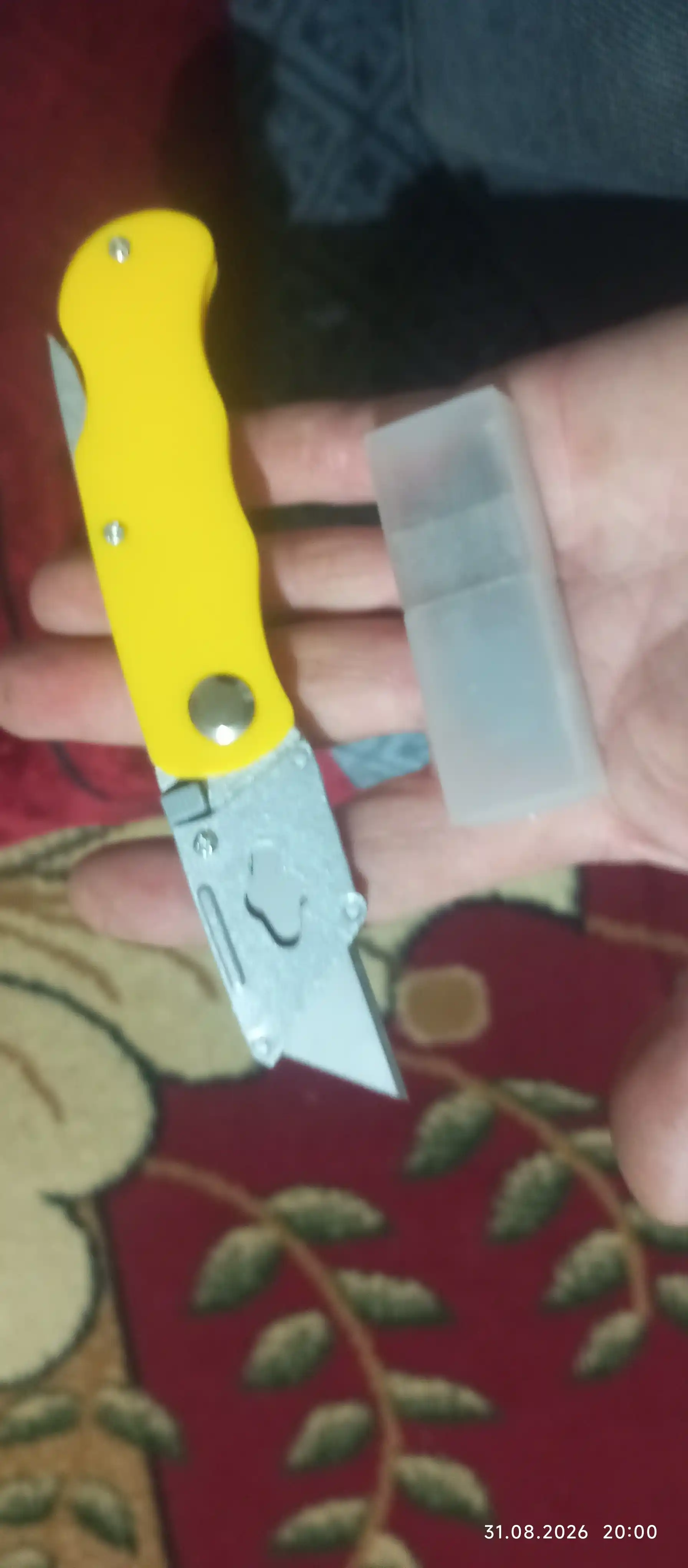 Qurilish pichog'i, 3 ta almashtiriladigan pichoq bilan, katlanadigan