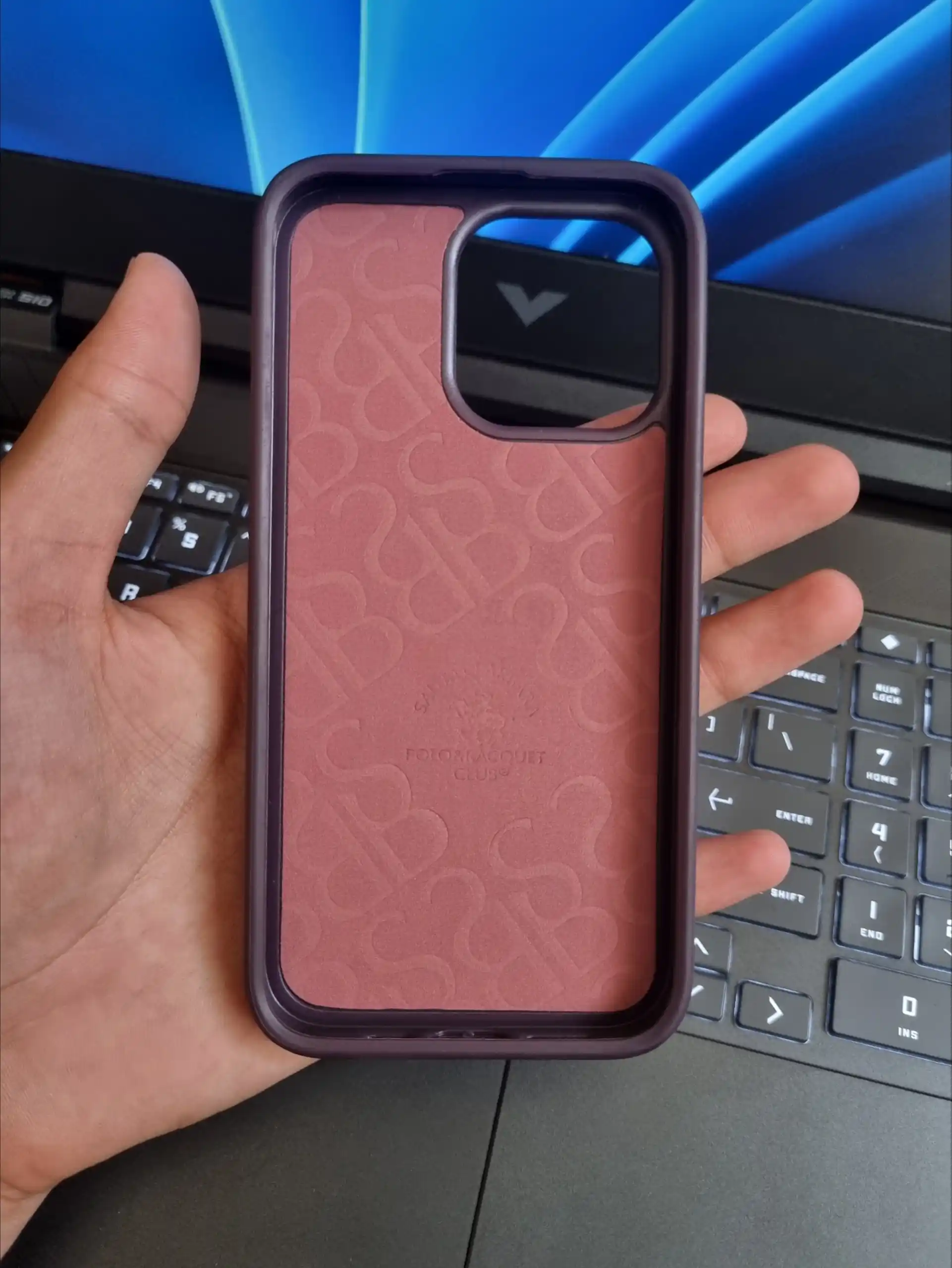 IPhone 13 Pro / 13 Pro Max uchun kashta tikilgan Santa Barbara Polo charm g‘ilofi